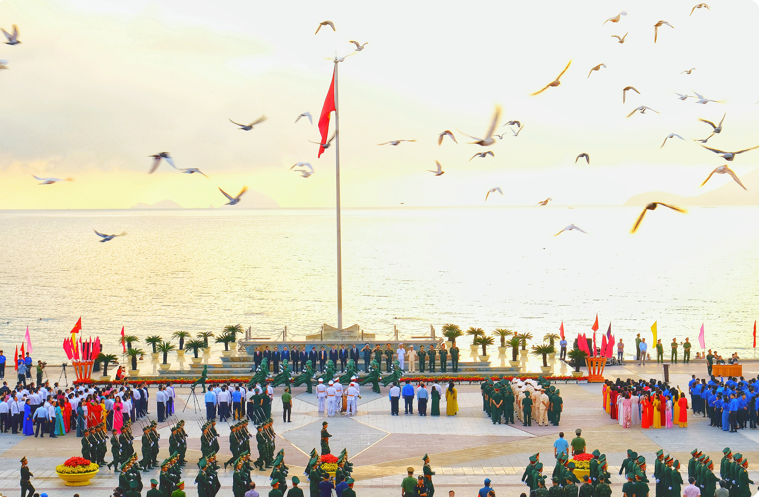 Thiêng liêng Lễ Thượng cờ trong ngày Nha Trang tròn 100 năm