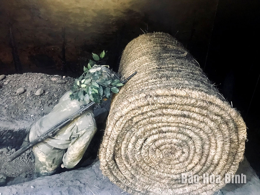 Chiến dịch Điện Biên Phủ: Ngày 17-4-1954, Trung đoàn 36 áp dụng hiệu quả sáng kiến “con cúi” chắn đạn