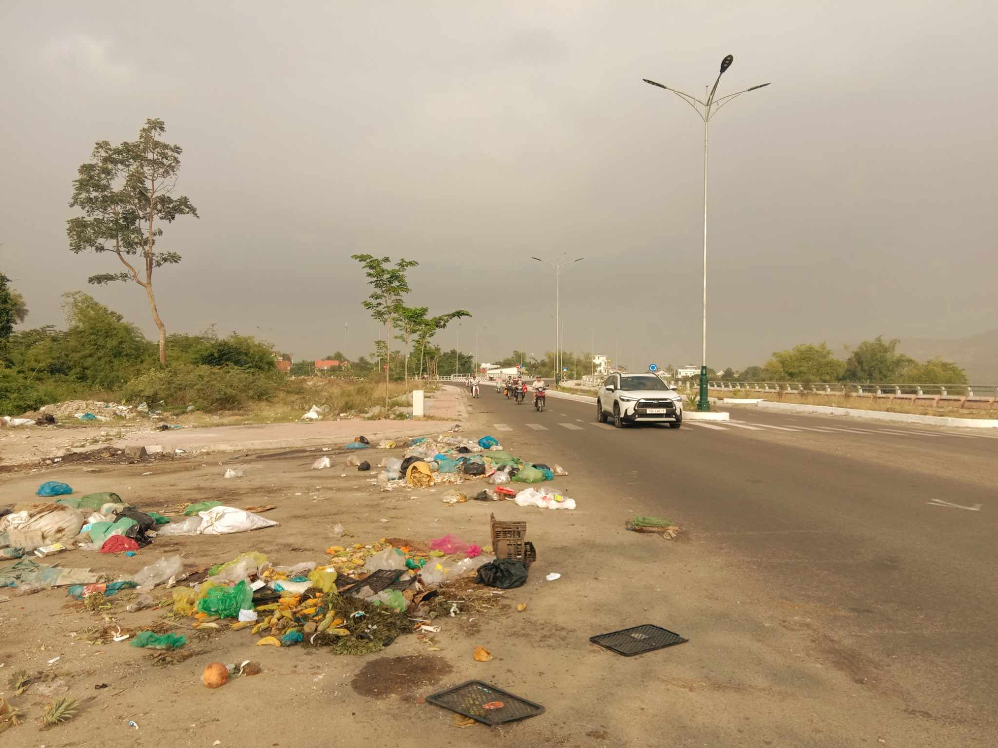 Cần đặt thùng thu gom rác