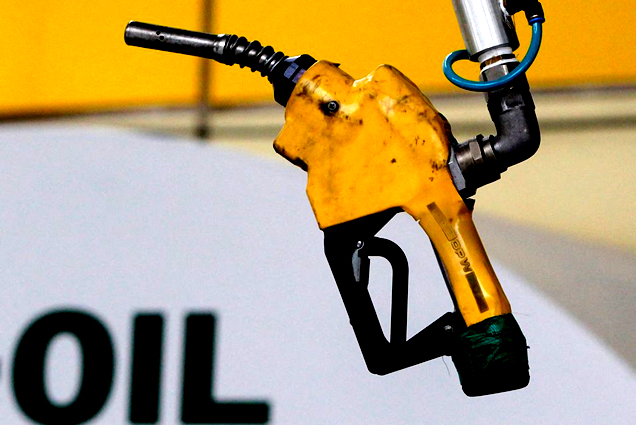 Giá xăng dầu hôm nay (17-4): Giá xăng dầu trong nước lại trái chiều?