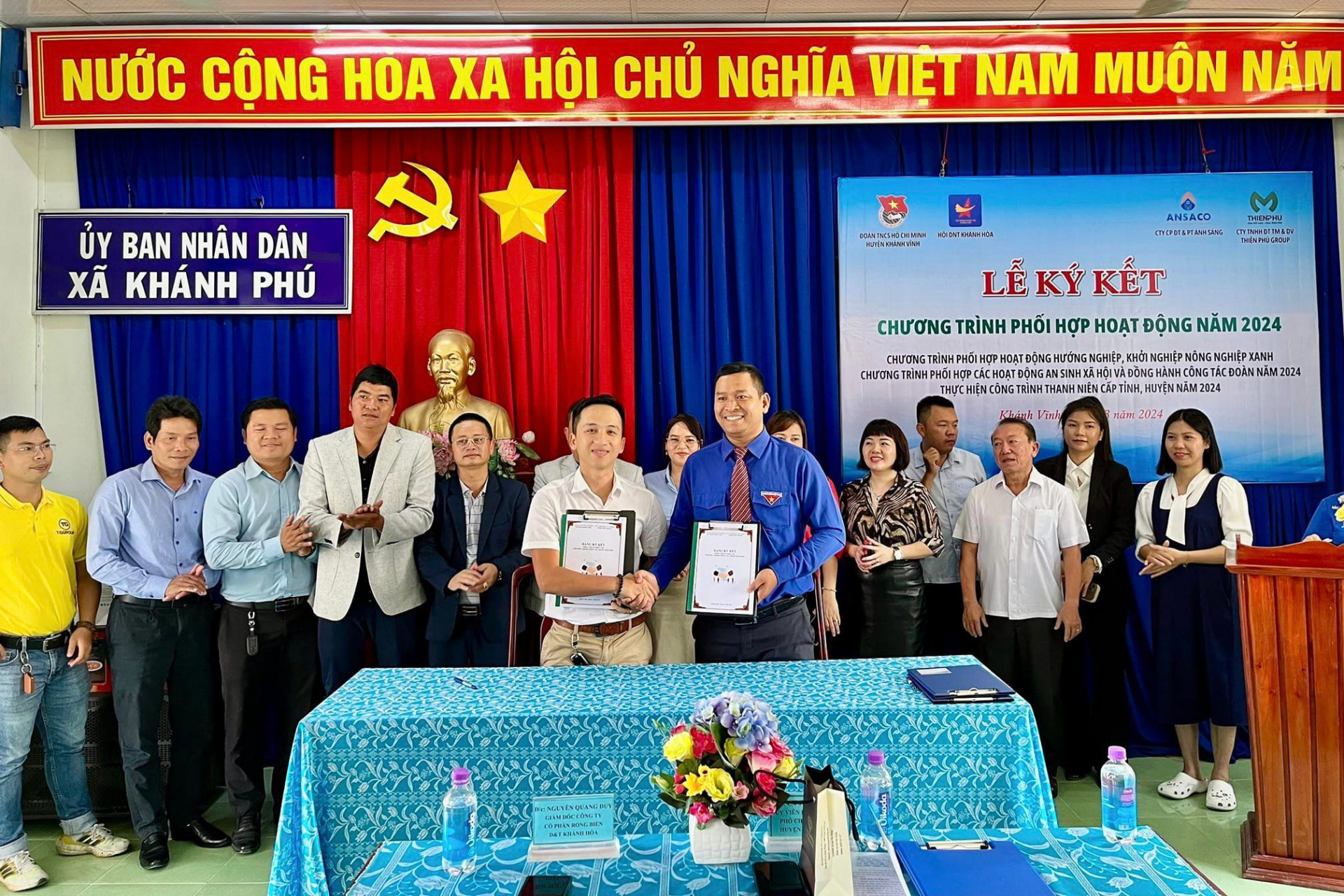 Huyện đoàn Khánh Vĩnh ký kết phối hợp hoạt động trong năm 2024 với các doanh nghiệp.