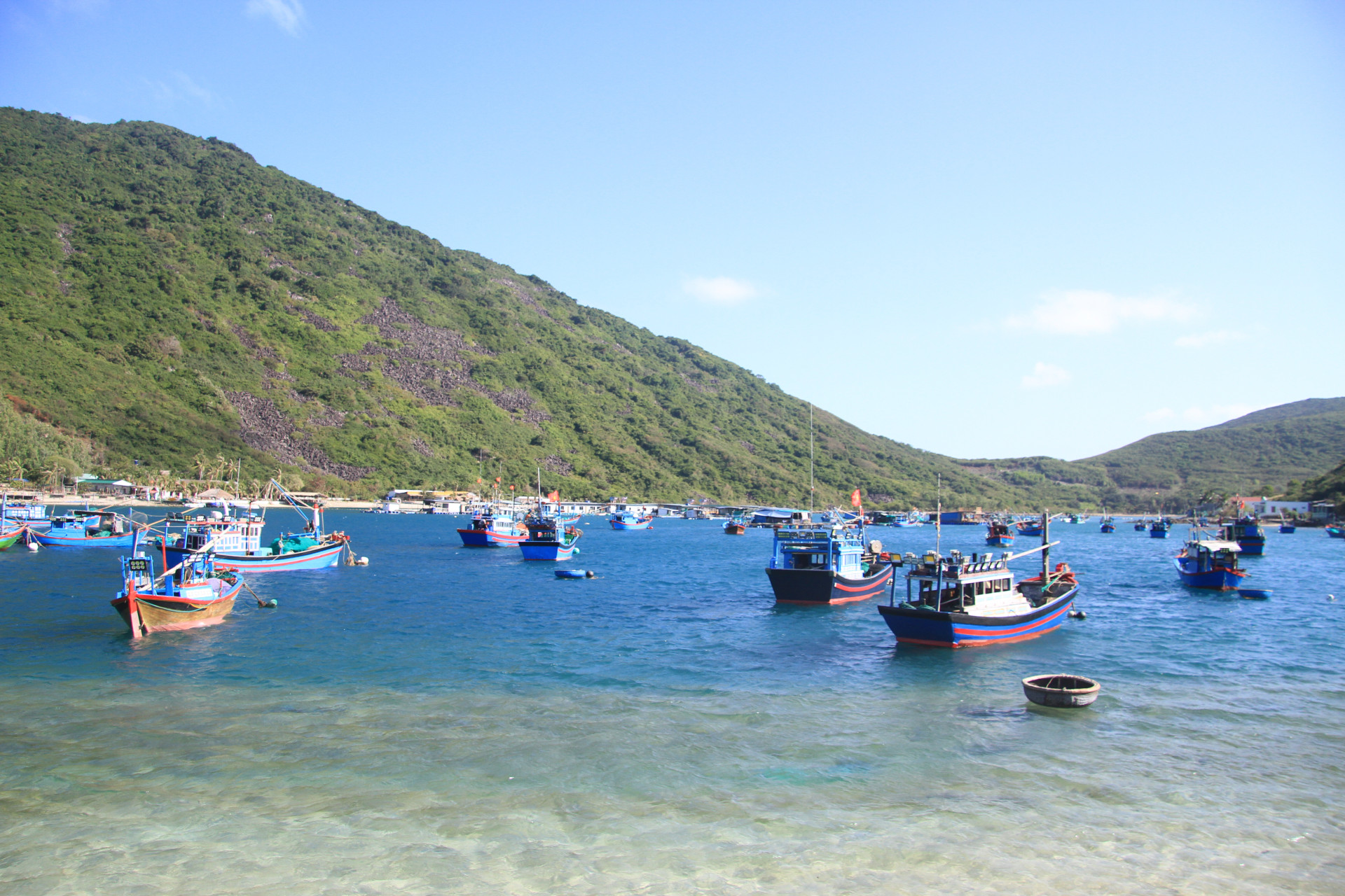 Hướng tới tạo sinh kế bền vững cho người dân 