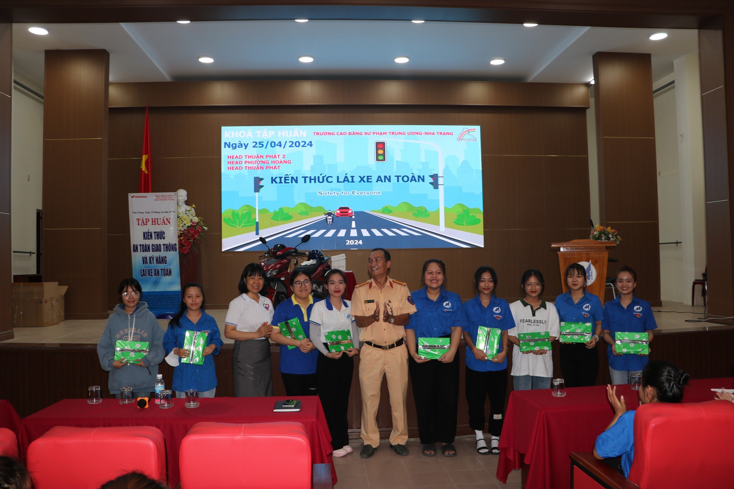 Tuyên truyền an toàn giao thông cho 250 sinh viên