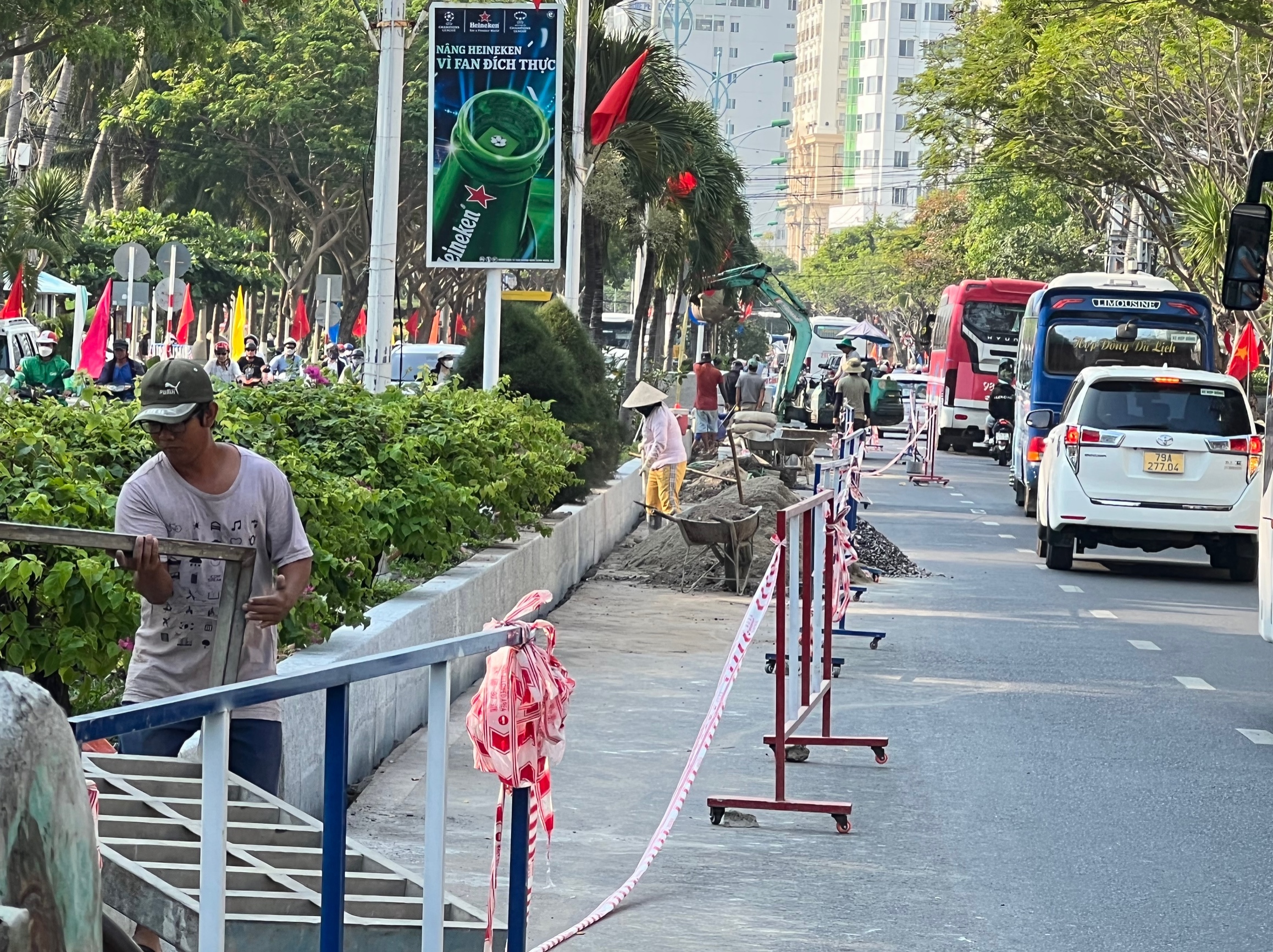 Nha Trang:: Dự án Nâng cấp, cải tạo dải phân cách đường Trần Phú dự kiến hoàn thành trước ngày 30-4