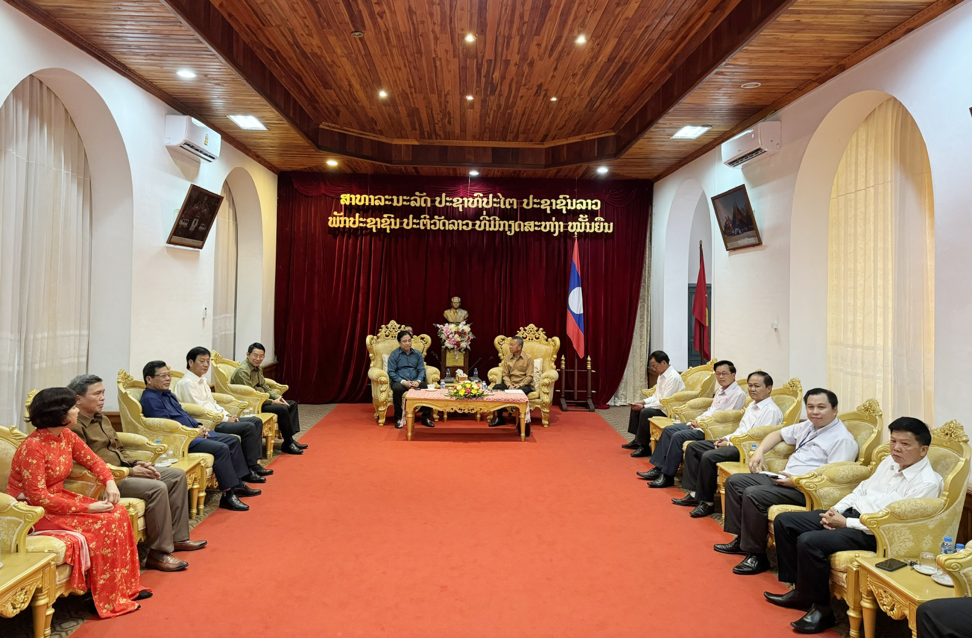 Đoàn đại biểu tỉnh Khánh Hòa chào xã giao lãnh đạo tỉnh Luang Prabang và Tổng lãnh sự Việt Nam tại Luang Prabang
