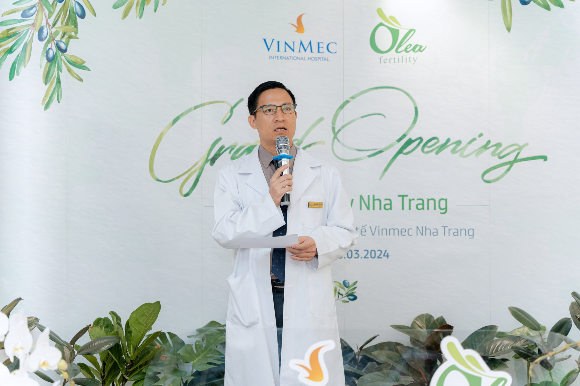 ThS.BSCKII Thái Bằng - Giám đốc Bệnh viện ĐKQT Vinmec Nha Trang chia sẻ trong Lễ khai trương Trung tâm Hỗ trợ sinh sản Olea Nha Trang.