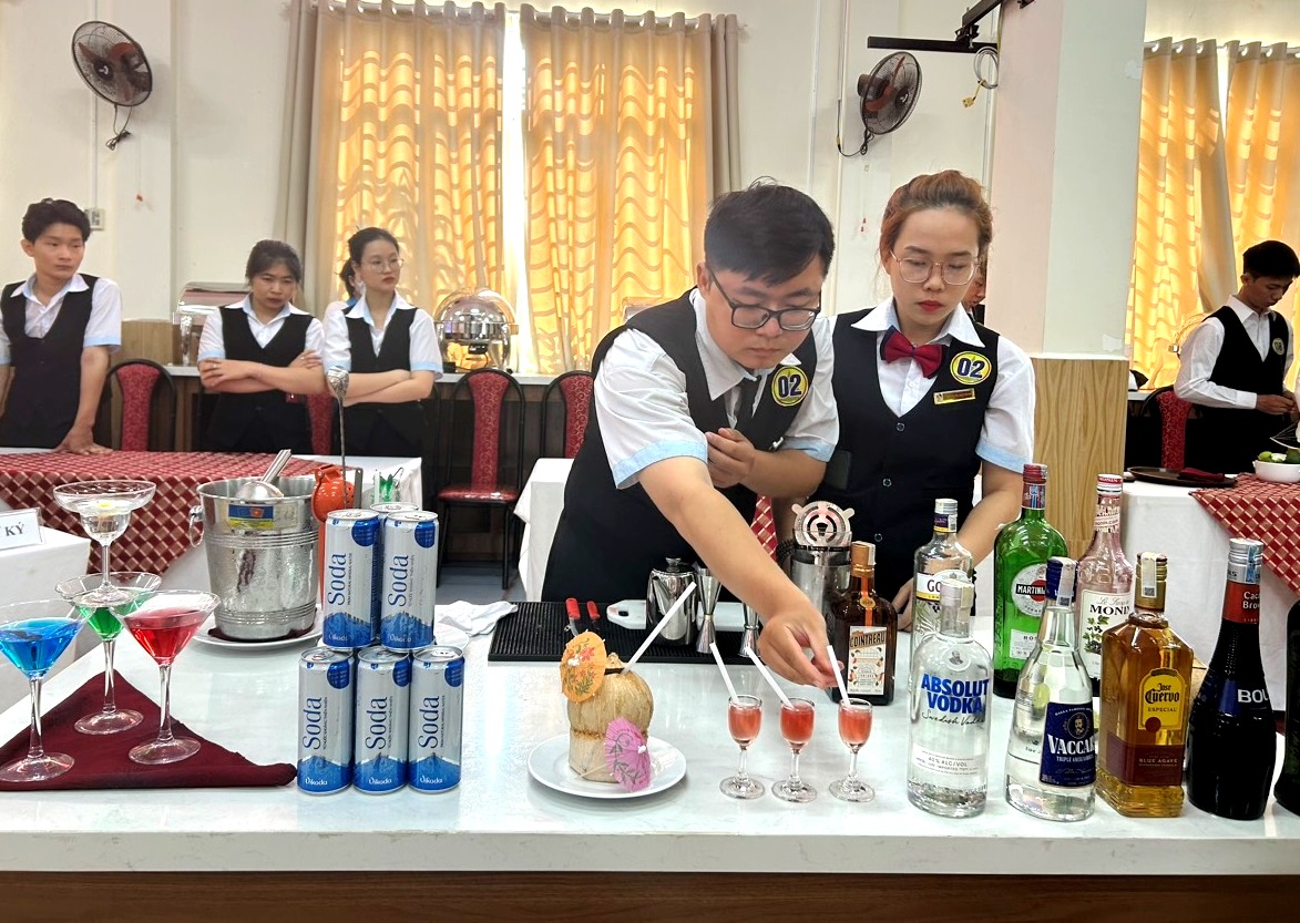 Trường Cao đẳng Du lịch Nha Trang: Tổ chức cuộc thi “Pha chế cooktail sáng tạo”