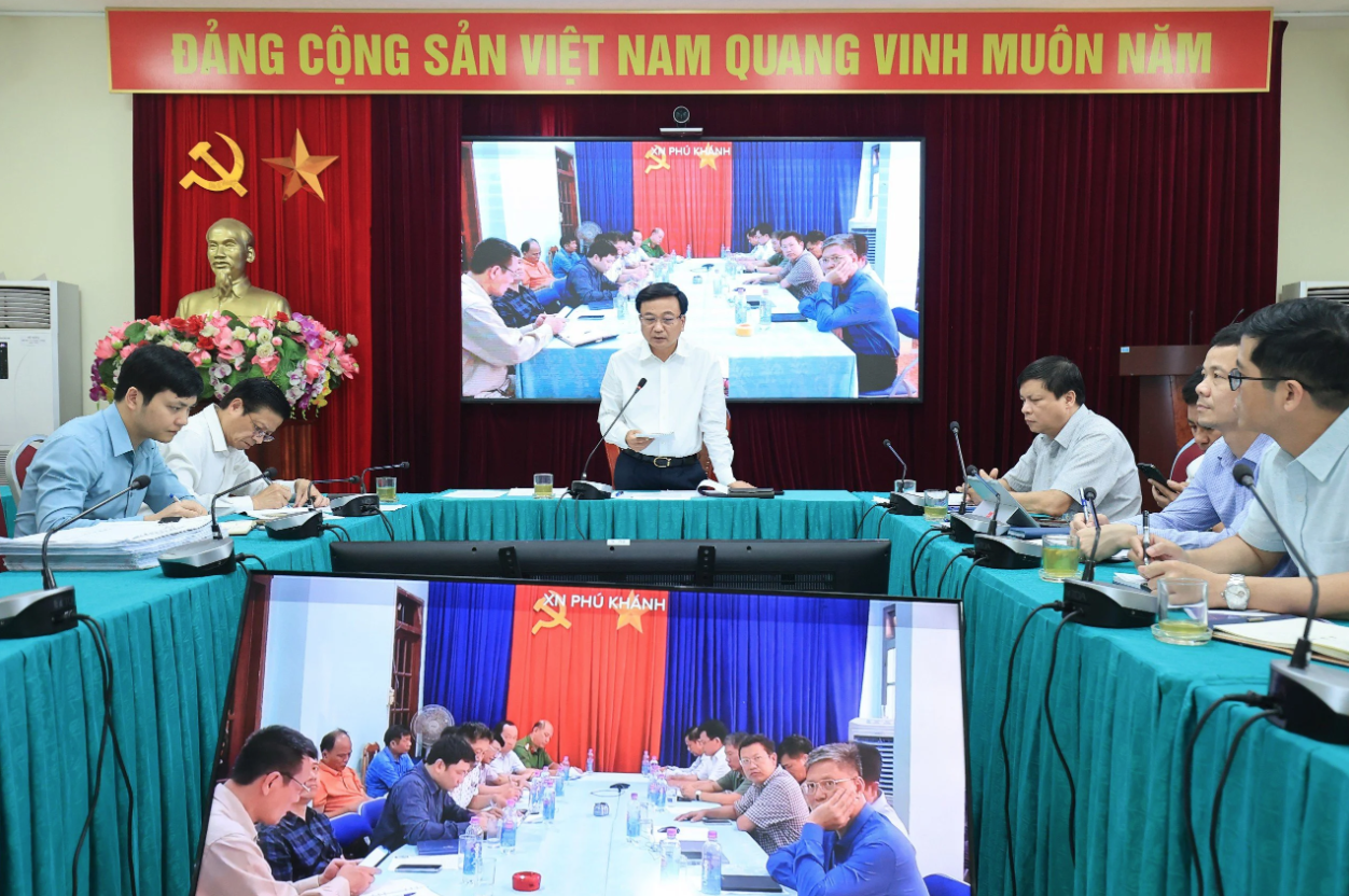 Thứ trưởng Bộ Giao thông vận tải họp trực tuyến chỉ đạo khắc phục sự cố sạt lở hầm đường sắt Bãi Gió