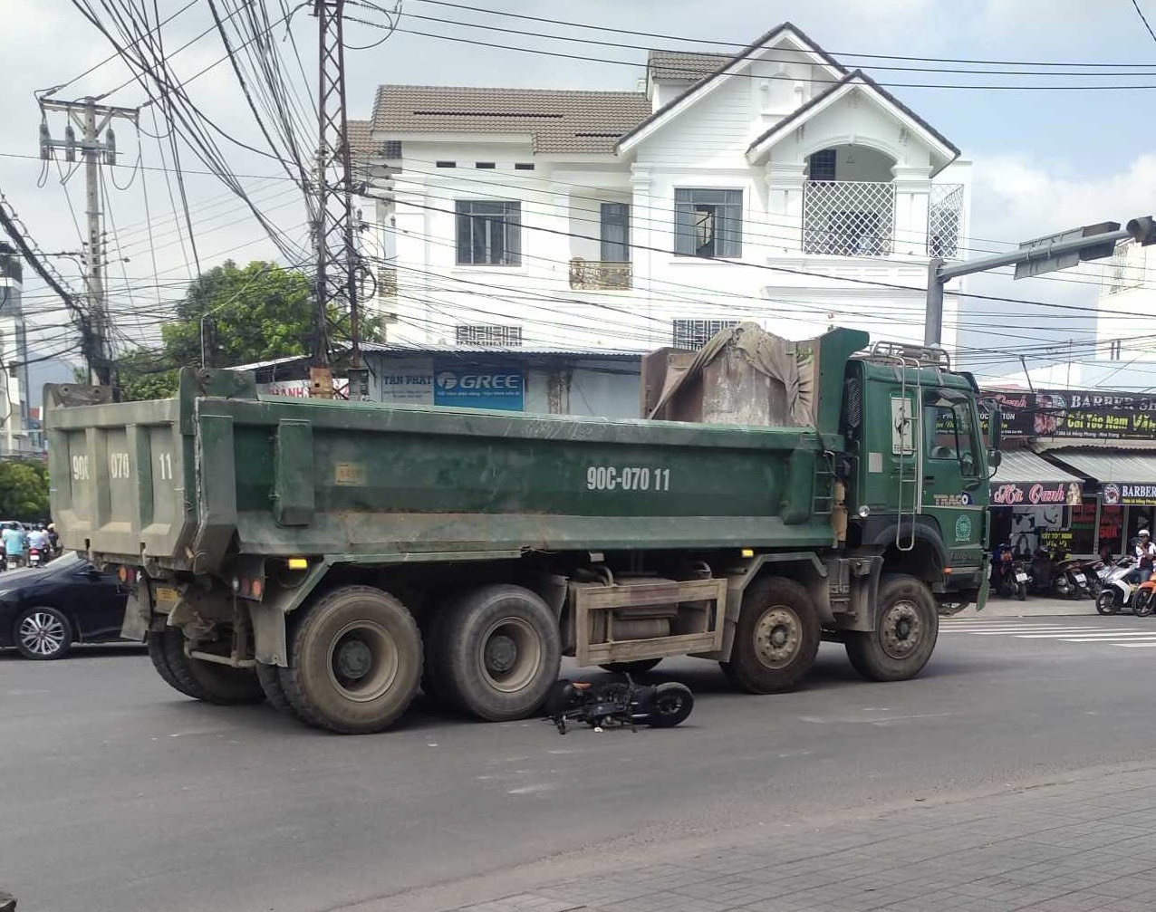 Một vụ học sinh bị tại nạn giao thông ở đoạn giao đường Lê Hồng Phong - đường Phước Long (phường Phước Long, TP. Nha Trang) vào ngày 2-2.