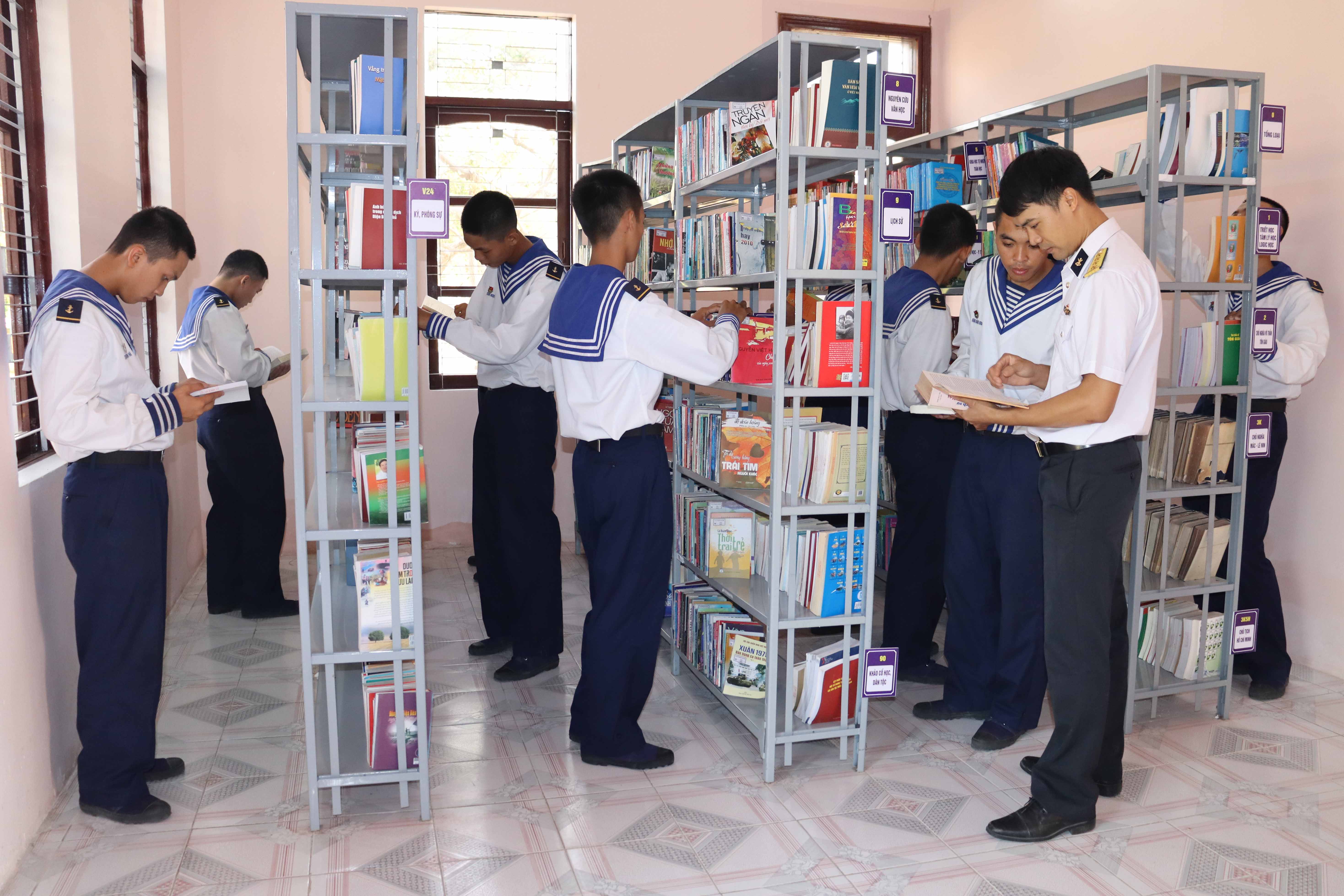 Lữ đoàn 146 và Lữ đoàn 101 sôi nổi hưởng ứng Ngày Sách và Văn hoá đọc Việt Nam