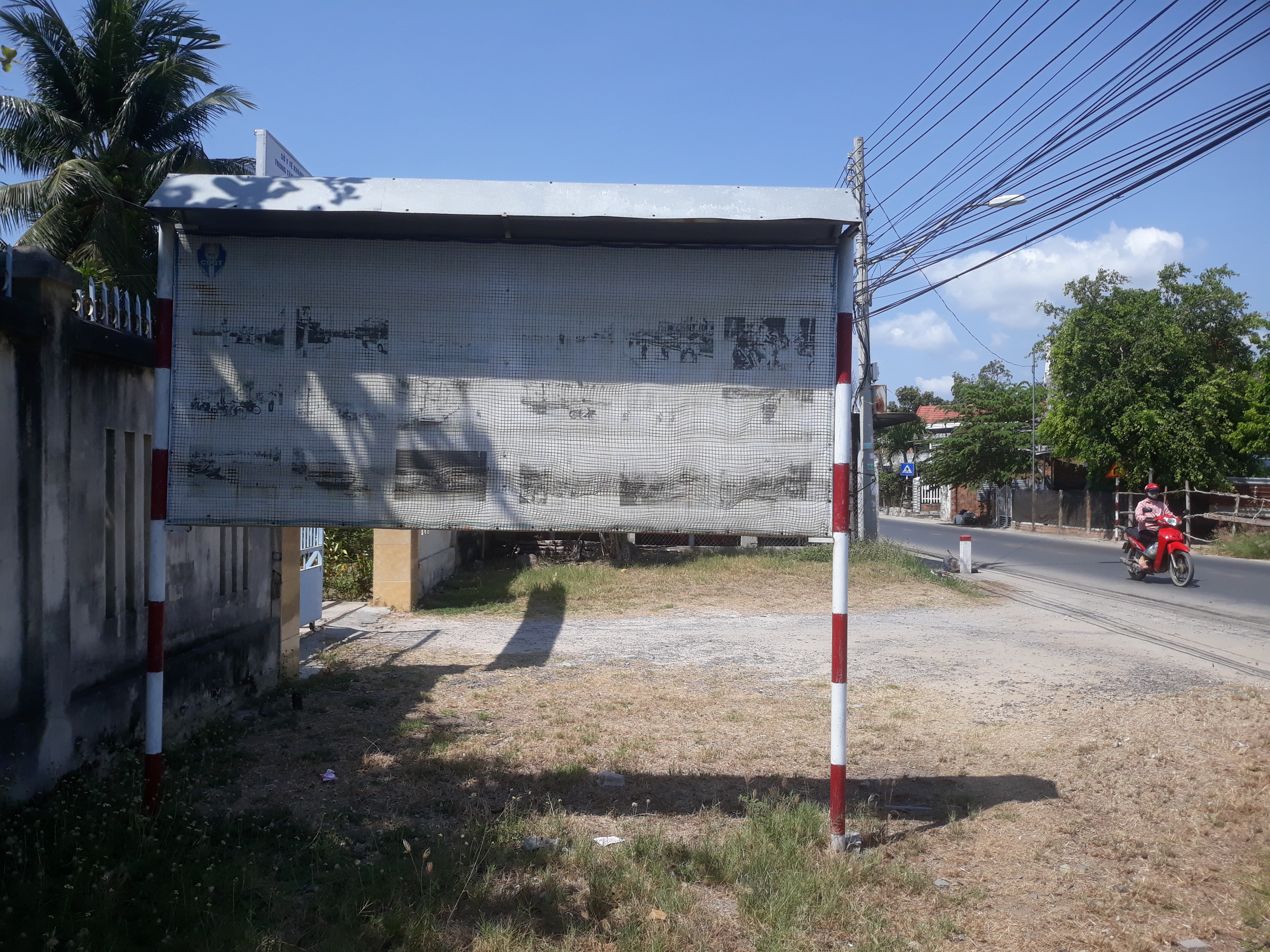 Cần thay mới pa nô tuyên truyền