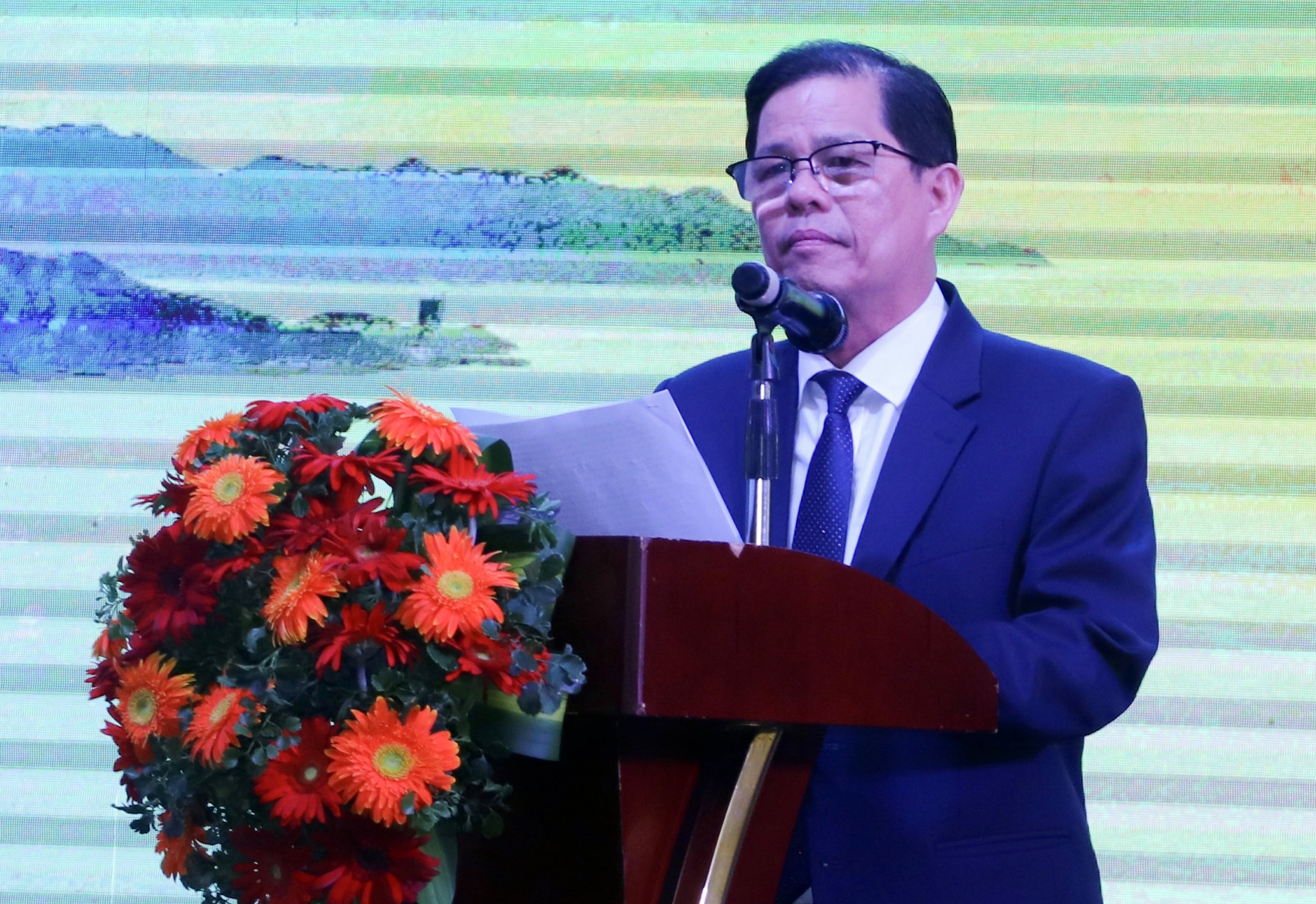 Chủ tịch UBND tỉnh Khánh Hòa Nguyễn Tấn Tuân phát biểu khai mạc Diễn đàn.
