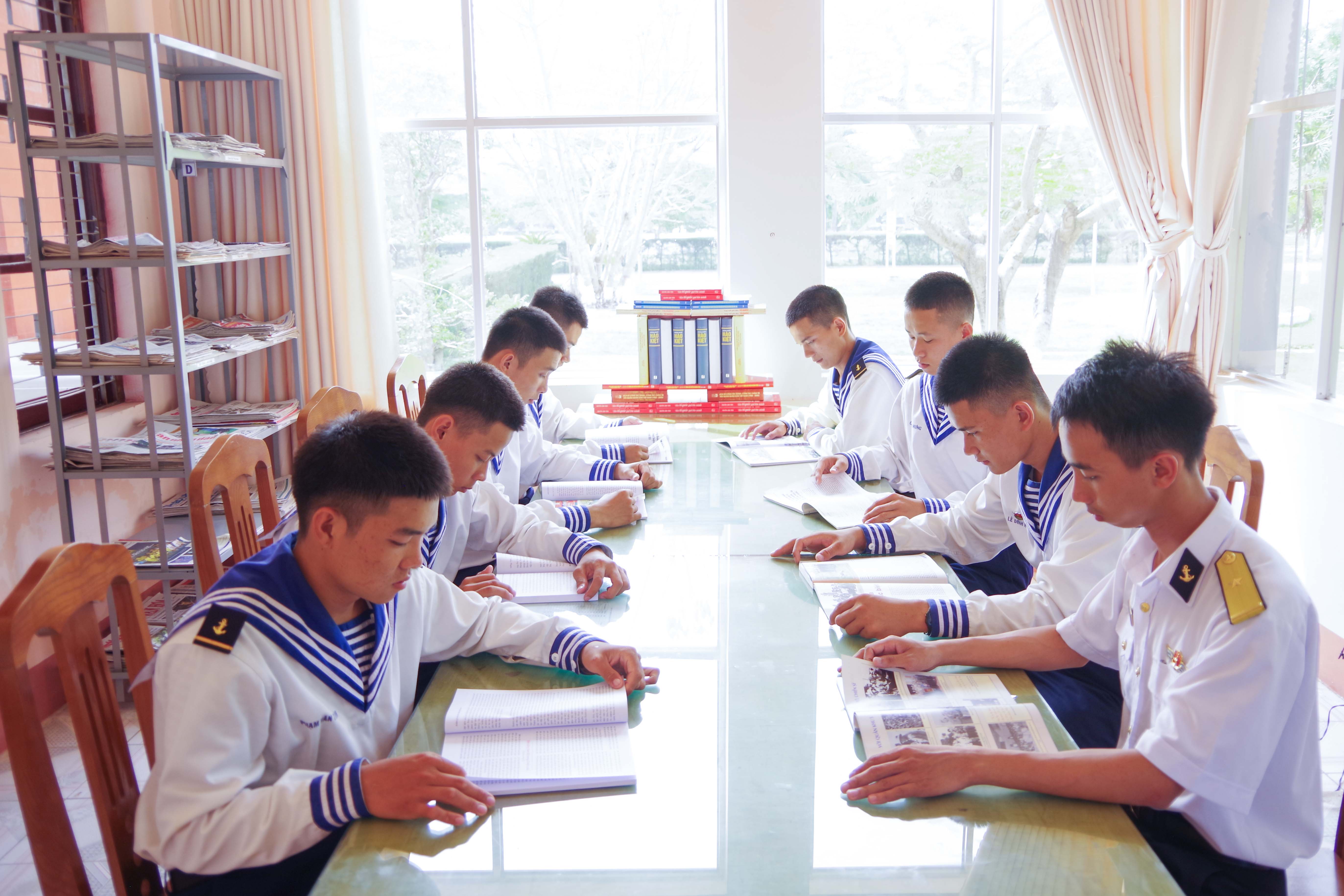 Lữ đoàn 101 hưởng ứng Ngày sách và Văn hóa đọc Việt Nam