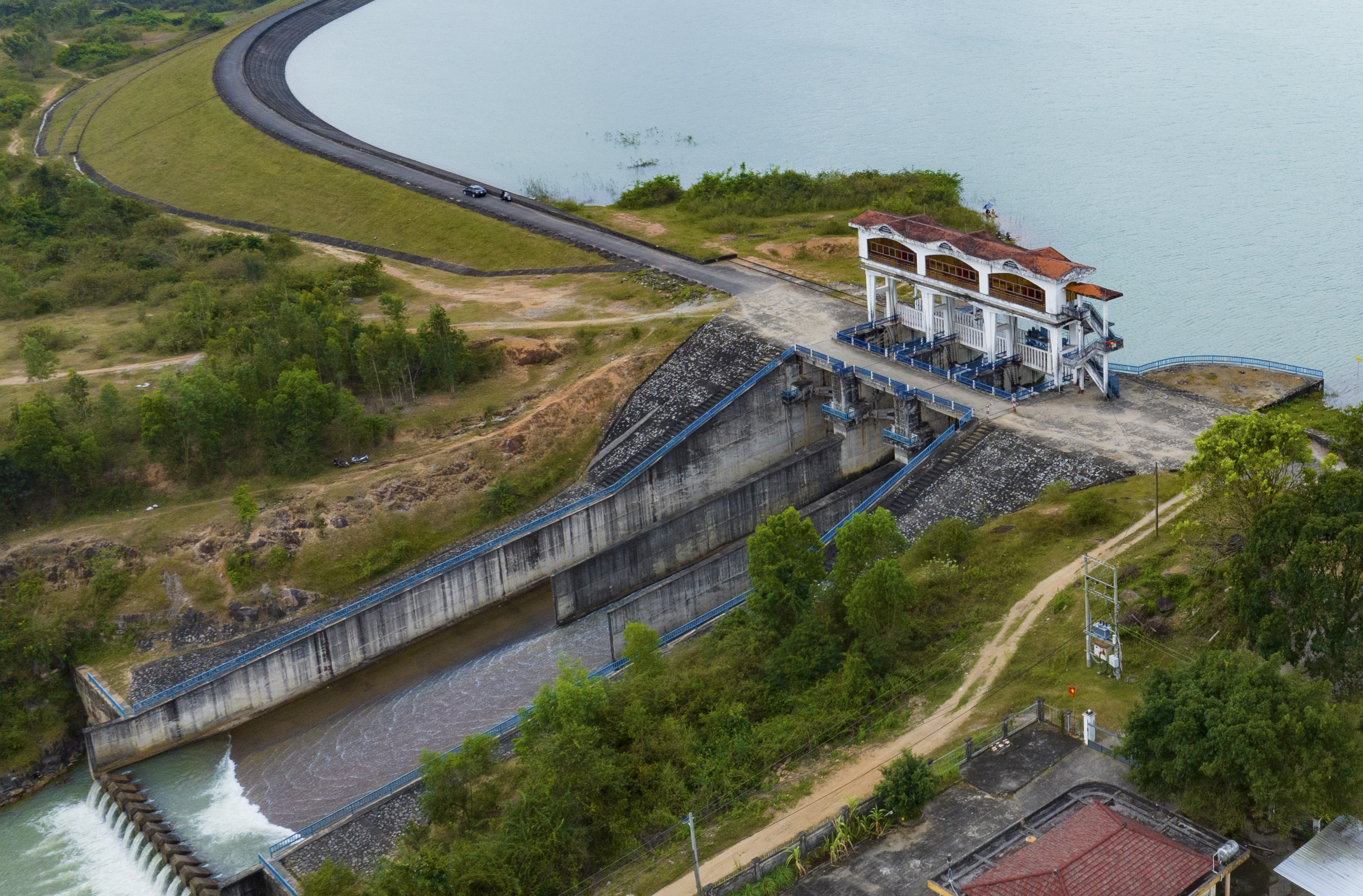 ​​​​​​​Hệ thống thủy lợi: Đóng nước tưới nông nghiệp trong khoảng 1 tháng