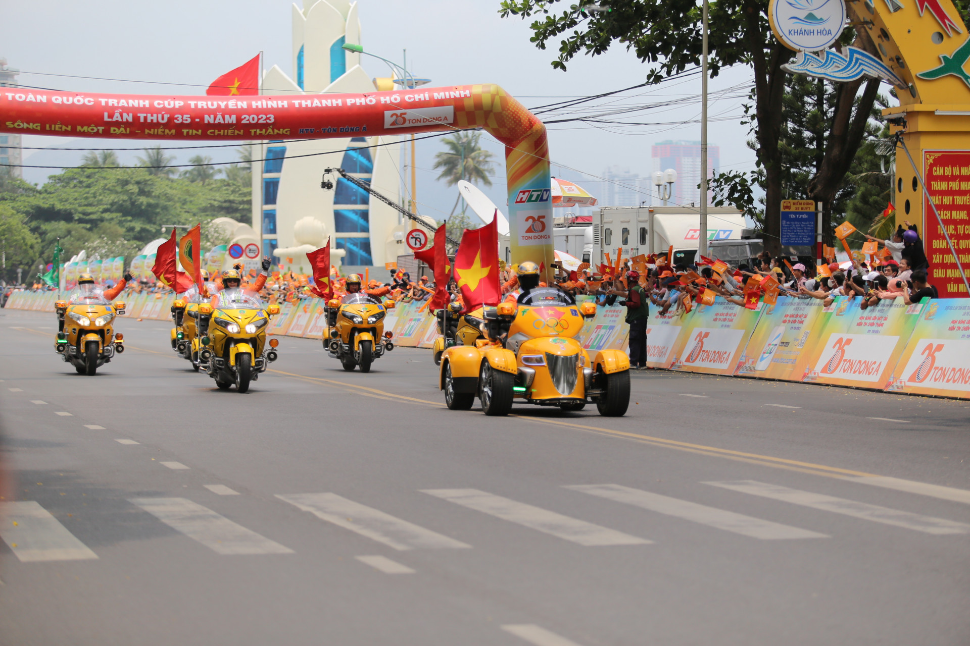 Dàn mô-tô dẫn đường cuộc đua xe đạp cúp Truyền hình TP. Hồ Chí Minh đến Nha Trang năm 2023.