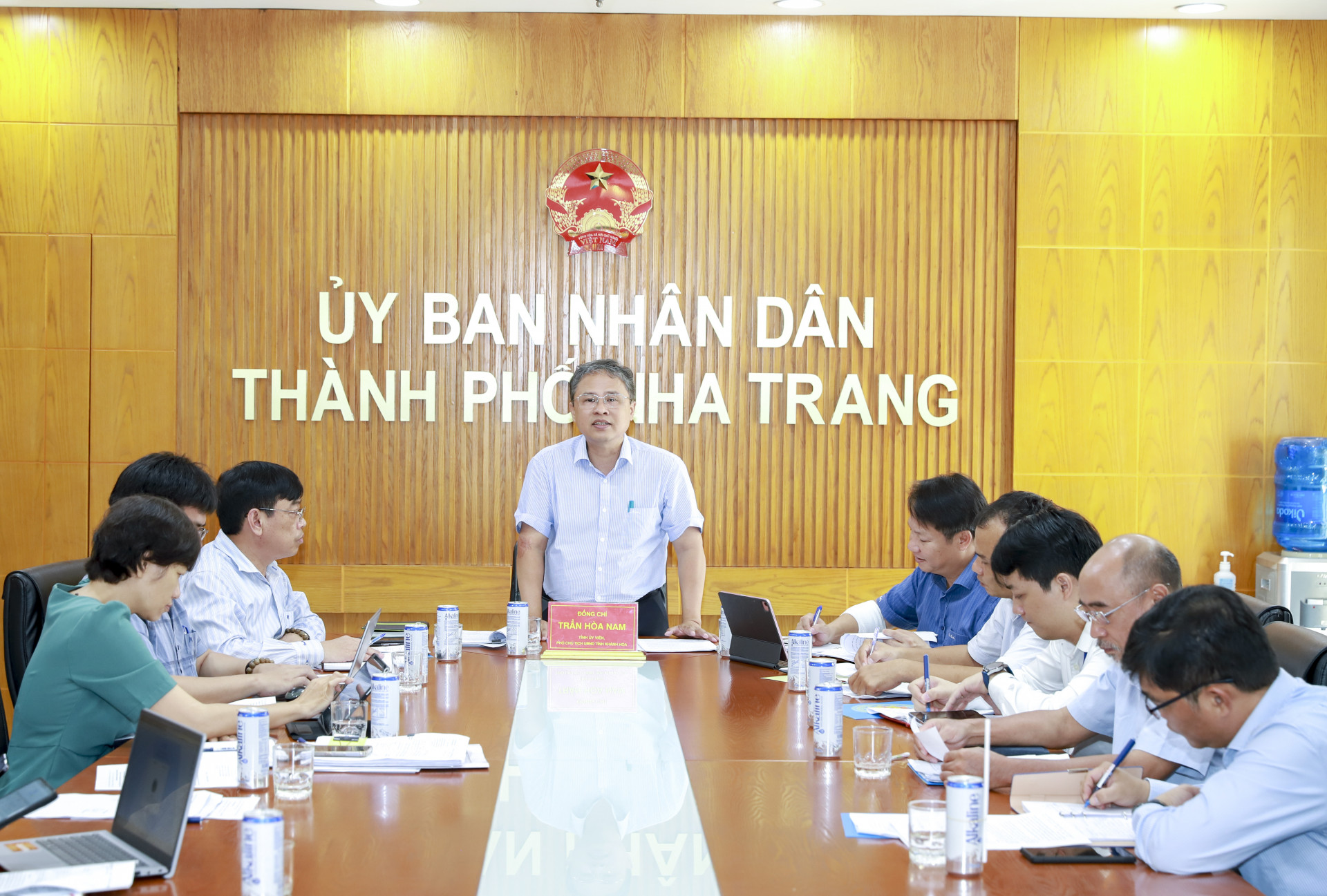 Đồng chí Trần Hòa Nam phát biểu kết luận cuộc họp.