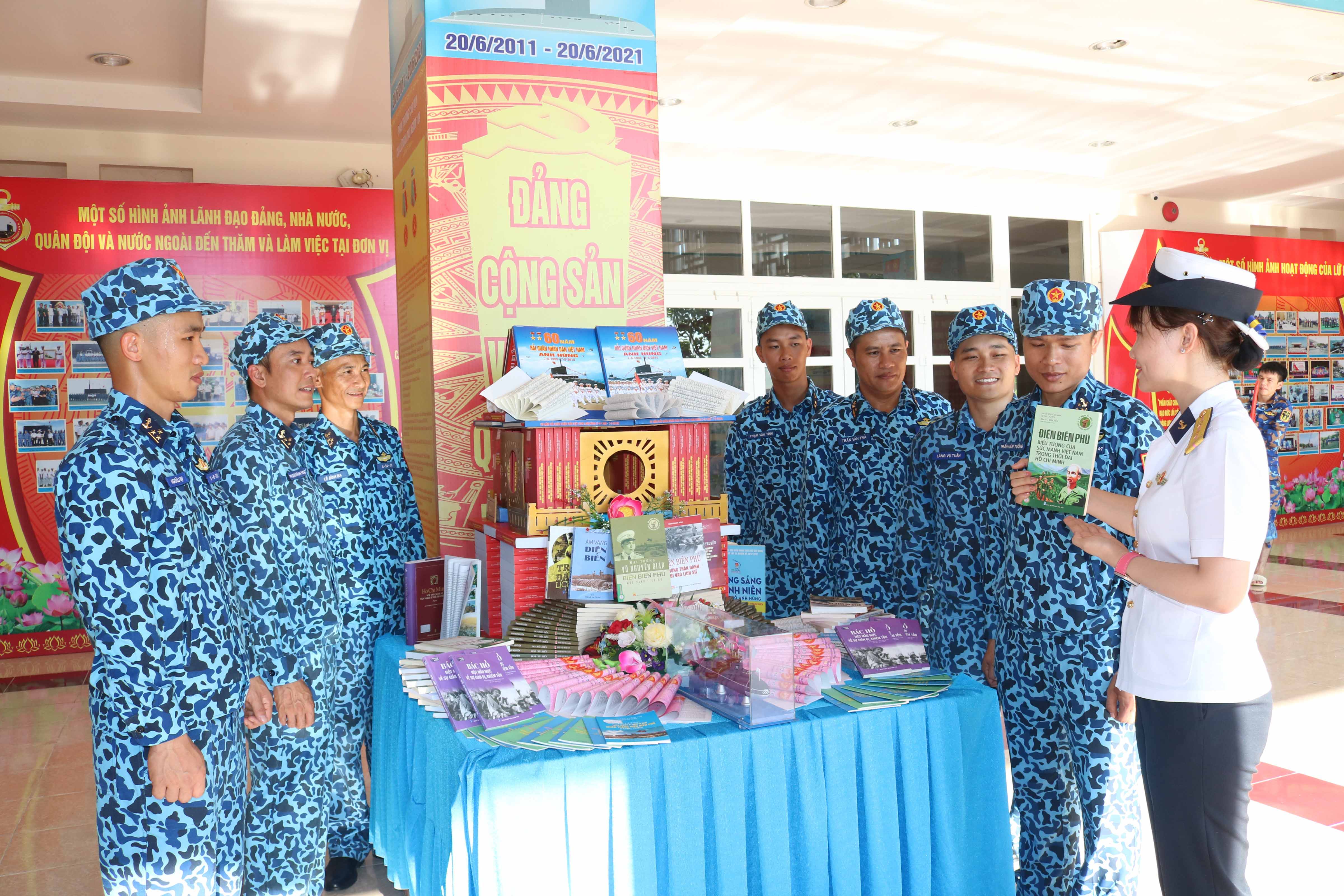 Lữ đoàn 189 hưởng ứng Ngày Sách và Văn hóa đọc Việt Nam