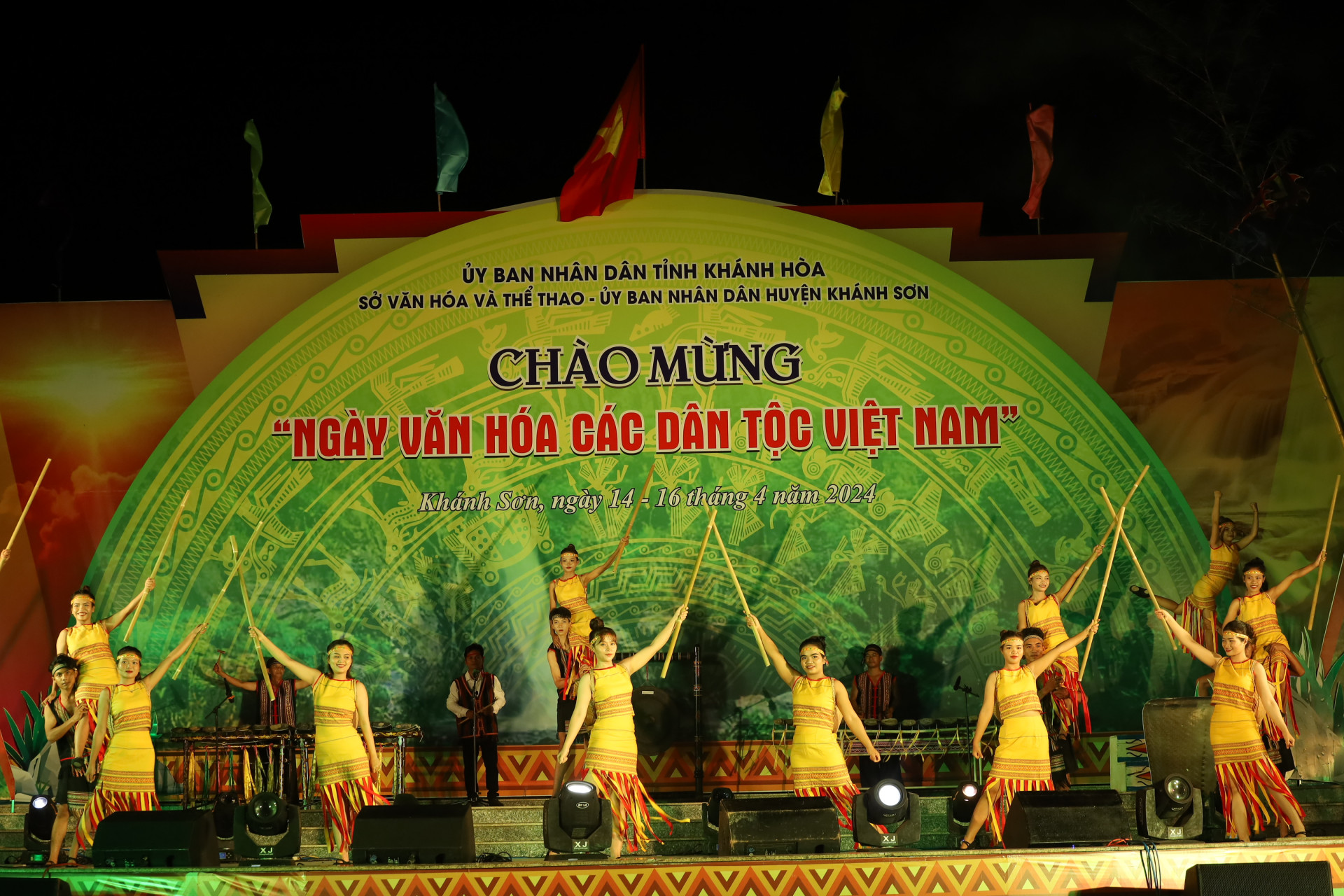 Đội văn nghệ huyện Khánh Sơn biểu diễn chào mừng Ngày Văn hóa các dân tộc Việt Nam trên địa bàn tỉnh Khánh Hòa.