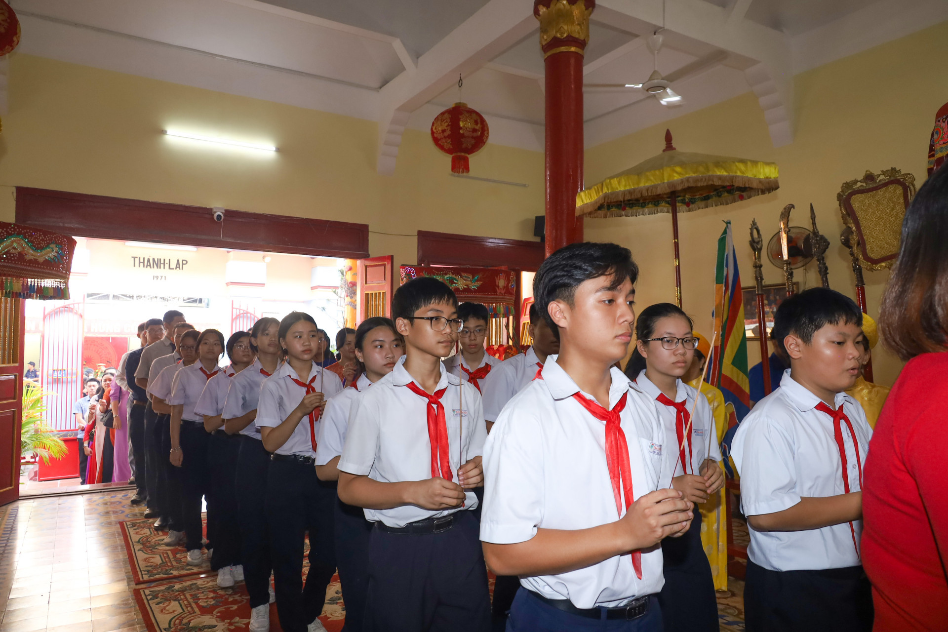 Lễ dâng hương nhân ngày Giỗ Tổ Hùng Vương là dịp để giáo dục truyền thống, đạo lý dân tộc đến học sinh trong tỉnh.