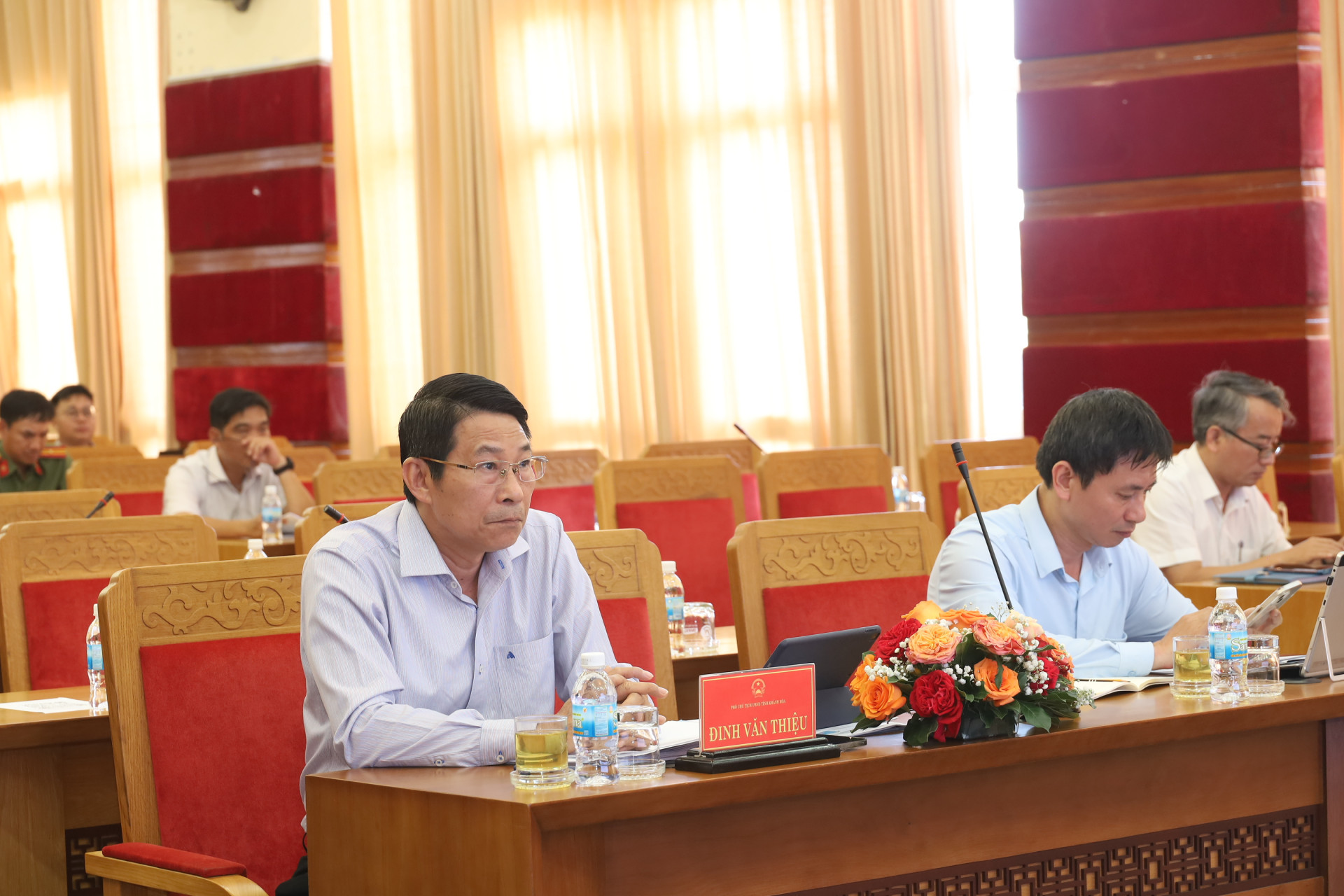 Đồng chí Đinh Văn Thiệu tham dự cuộc họp từ điểm cầu tỉnh Khánh Hòa.

