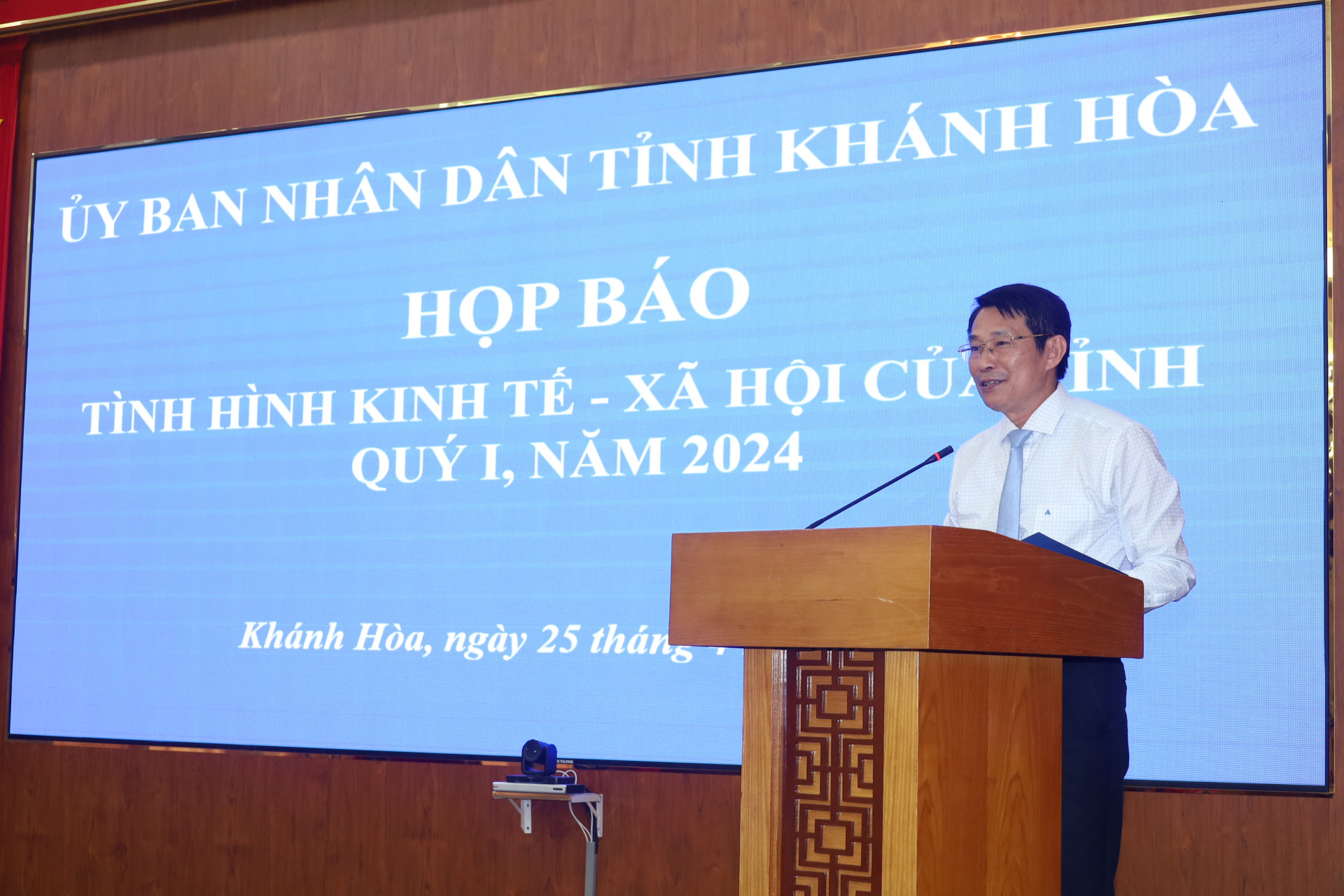 Đồng chí Đinh Văn Thiệu phát biểu tại buổi họp báo.