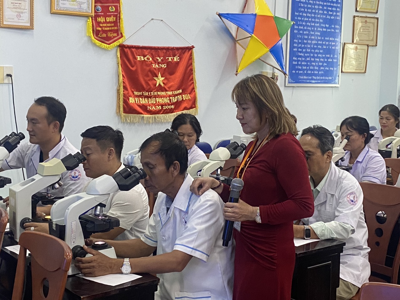 Tập huấn xét nghiệm ký sinh trùng sốt rét cho cán bộ y tế