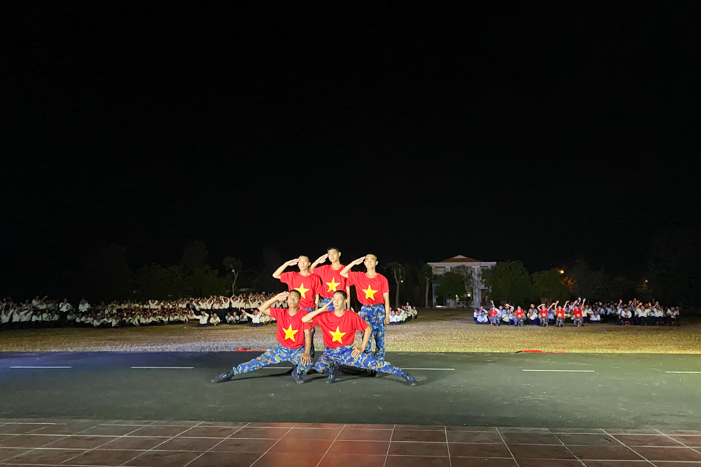 Đoàn cơ sở Lữ đoàn 101 tổ chức Dạ vũ thanh niên