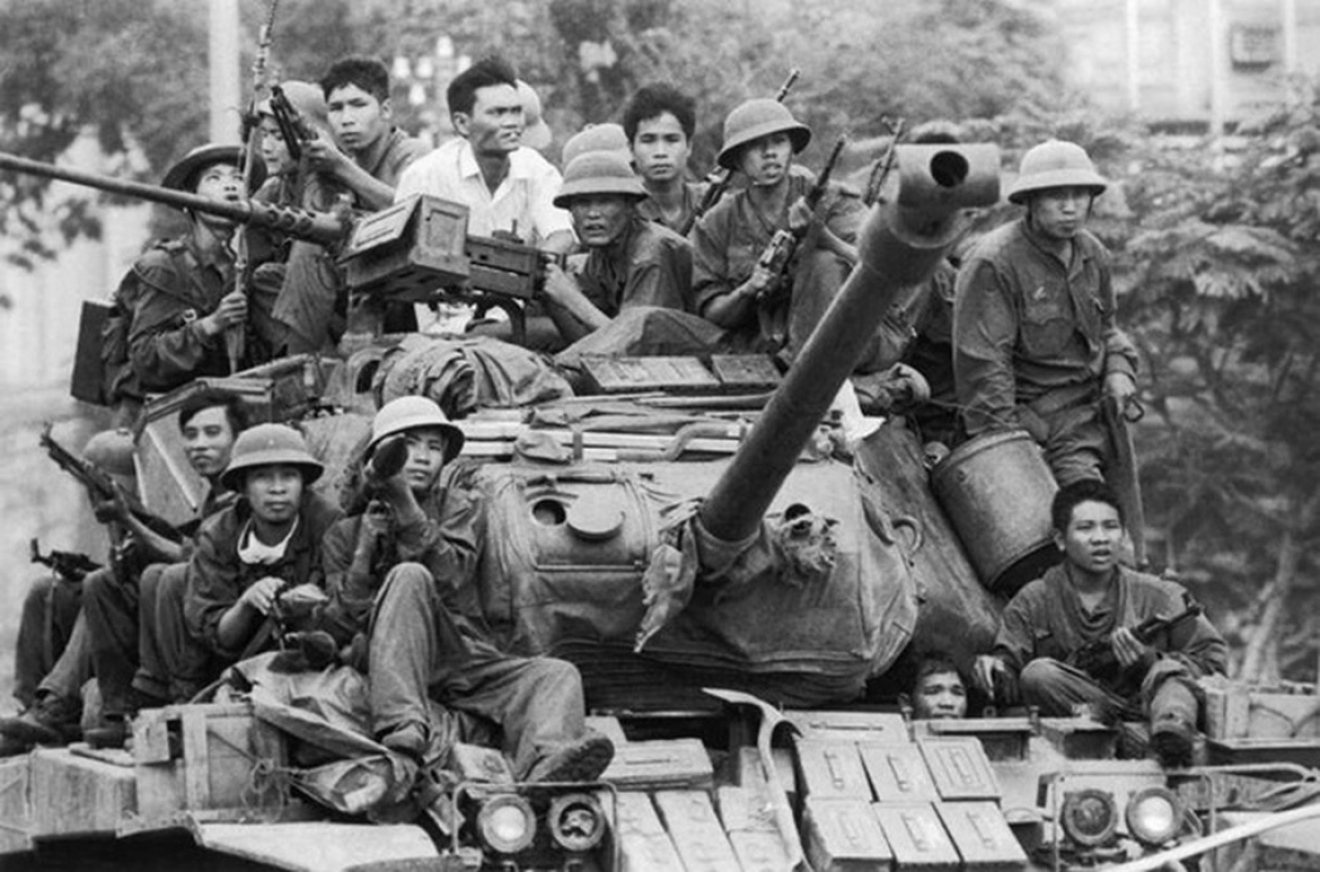 Đoàn quân giải phóng tiến về Sài Gòn. (Ảnh tư liệu)
