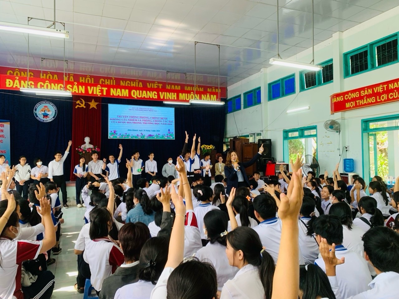 Truyền thông về bệnh không lây nhiễm cho hơn 3.000 học sinh