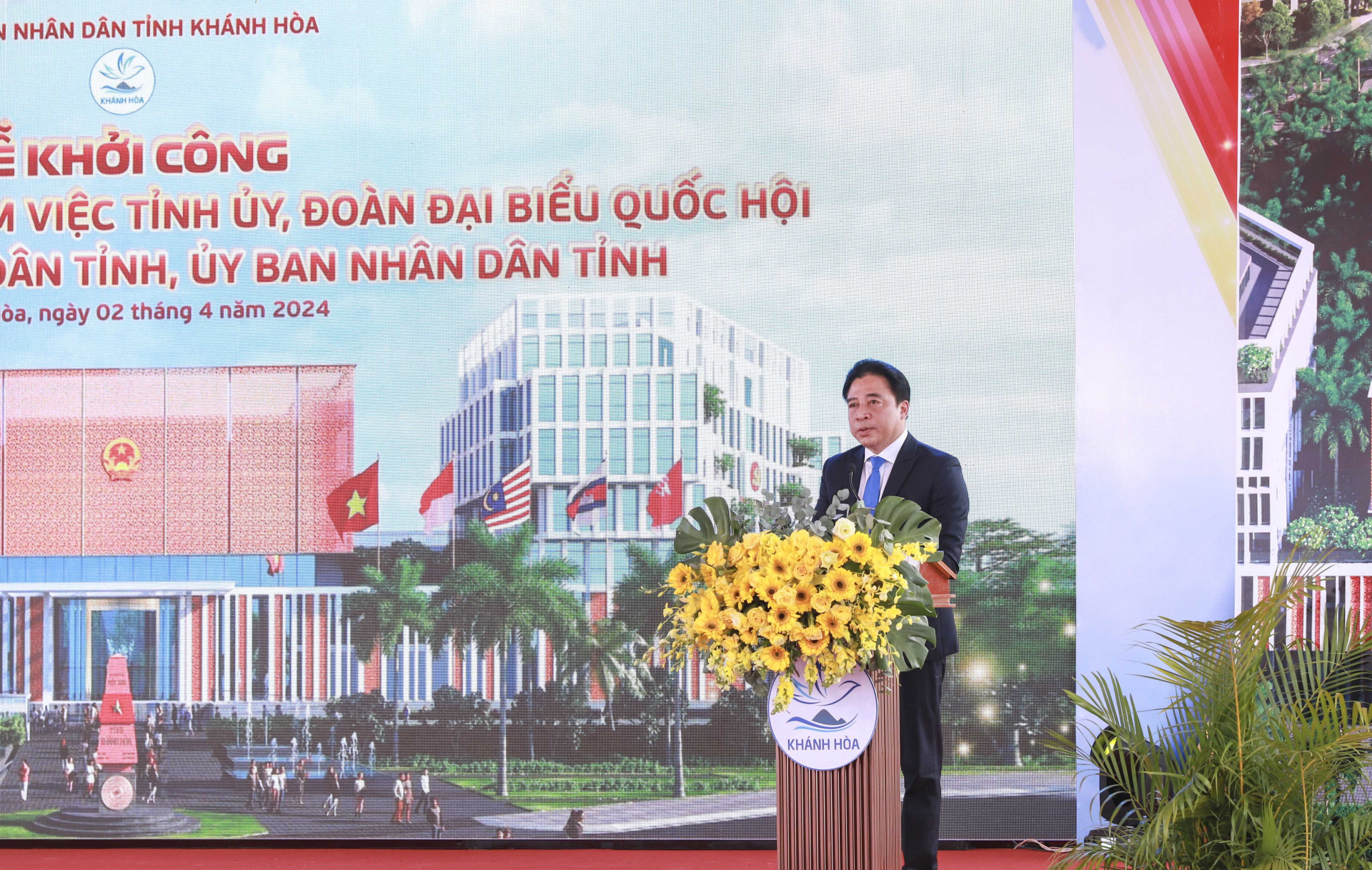 Đồng chí Nguyễn Khắc Toàn - Phó Bí thư Tỉnh ủy, Chủ tịch HĐND tỉnh phát biểu tại Lễ khởi công.