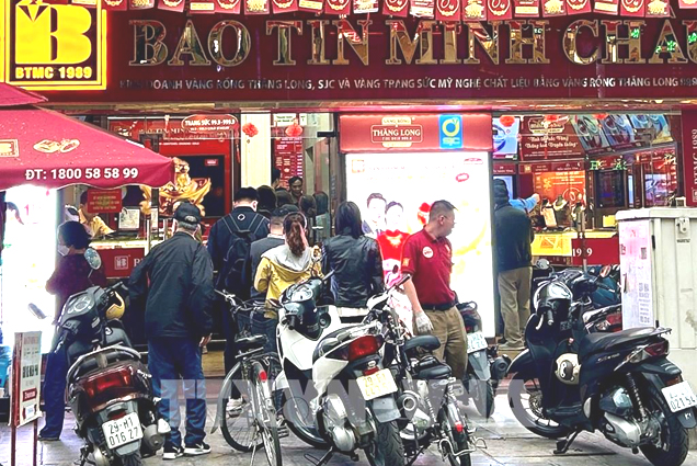 Giá vàng nhẫn sáng 5/4 bất ngờ giảm từ đỉnh lịch sử