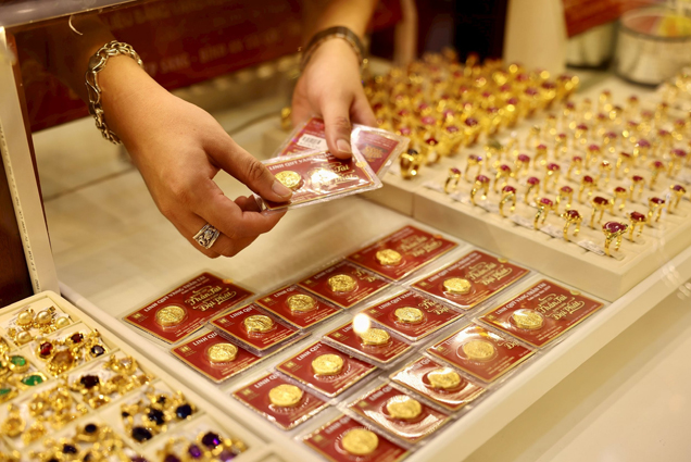 Giá vàng chạm mốc lịch sử 85 triệu đồng, tỷ giá trung tâm tăng vọt