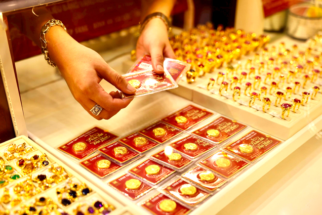 Vàng tuột mốc 83 triệu đồng