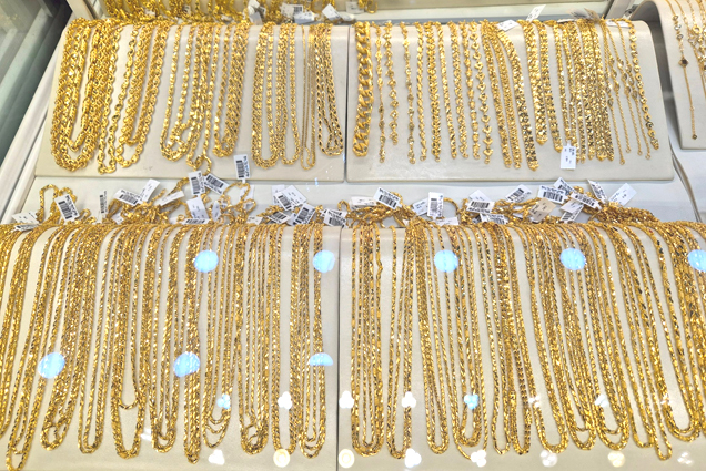 Giá vàng trong nước cao hơn thế giới khoảng 13,5 triệu đồng/lượng