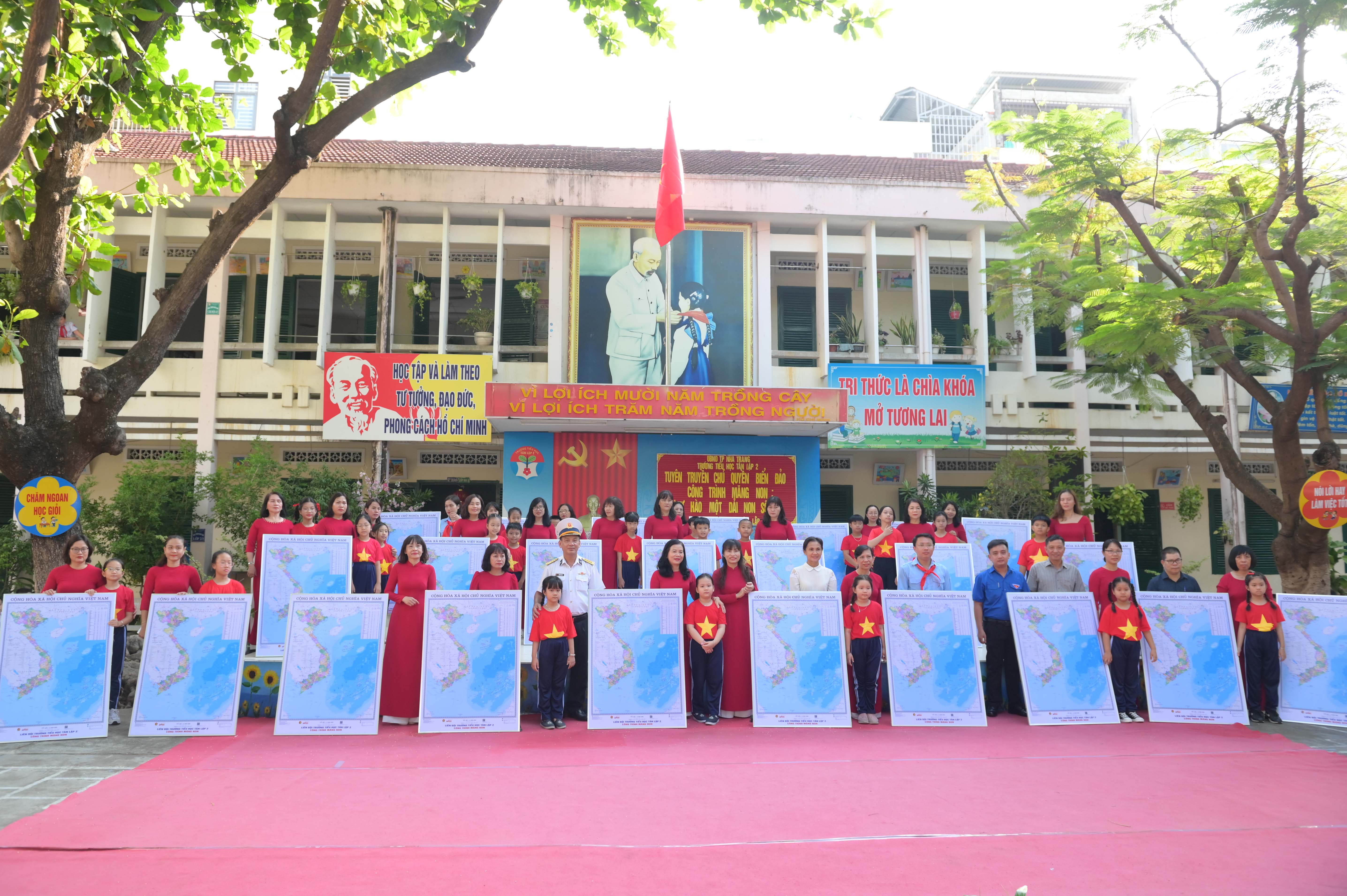 Trường Tiểu học Tân Lập 2: Thực hiện công trình măng non hưởng ứng cuộc vận động "Tự hào một dải non sông"