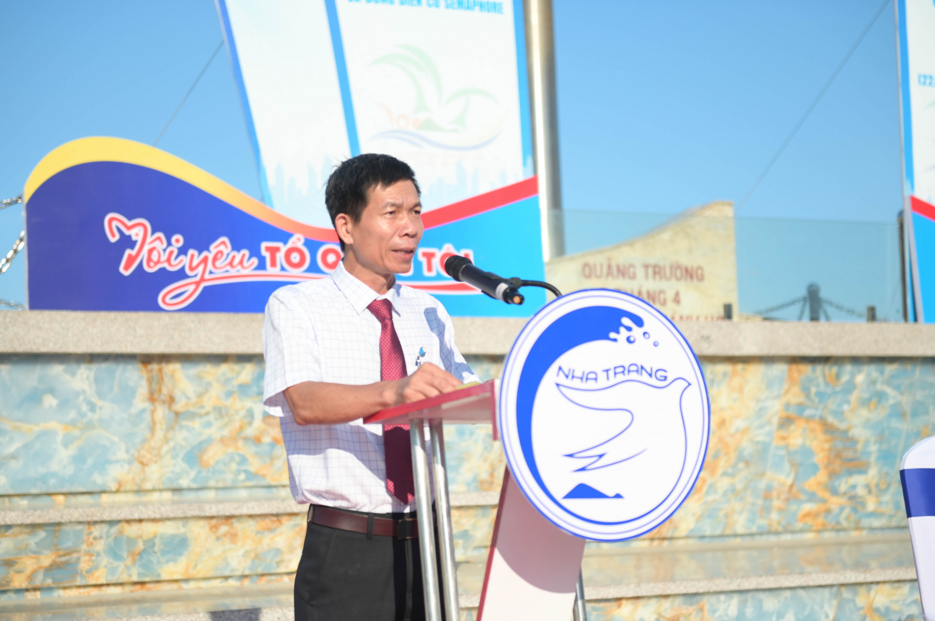 Ông Nguyễn Văn Minh - Phó Chủ tịch UBND TP. Nha Trang phát biểu khai mạc hội thi.