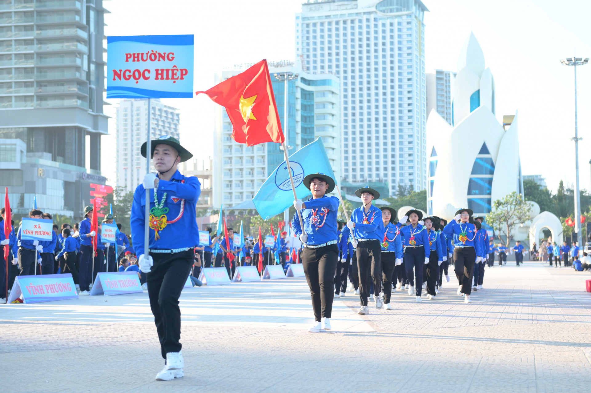 Thanh niên phường Ngọc Hiệp tham gia diễu hành.