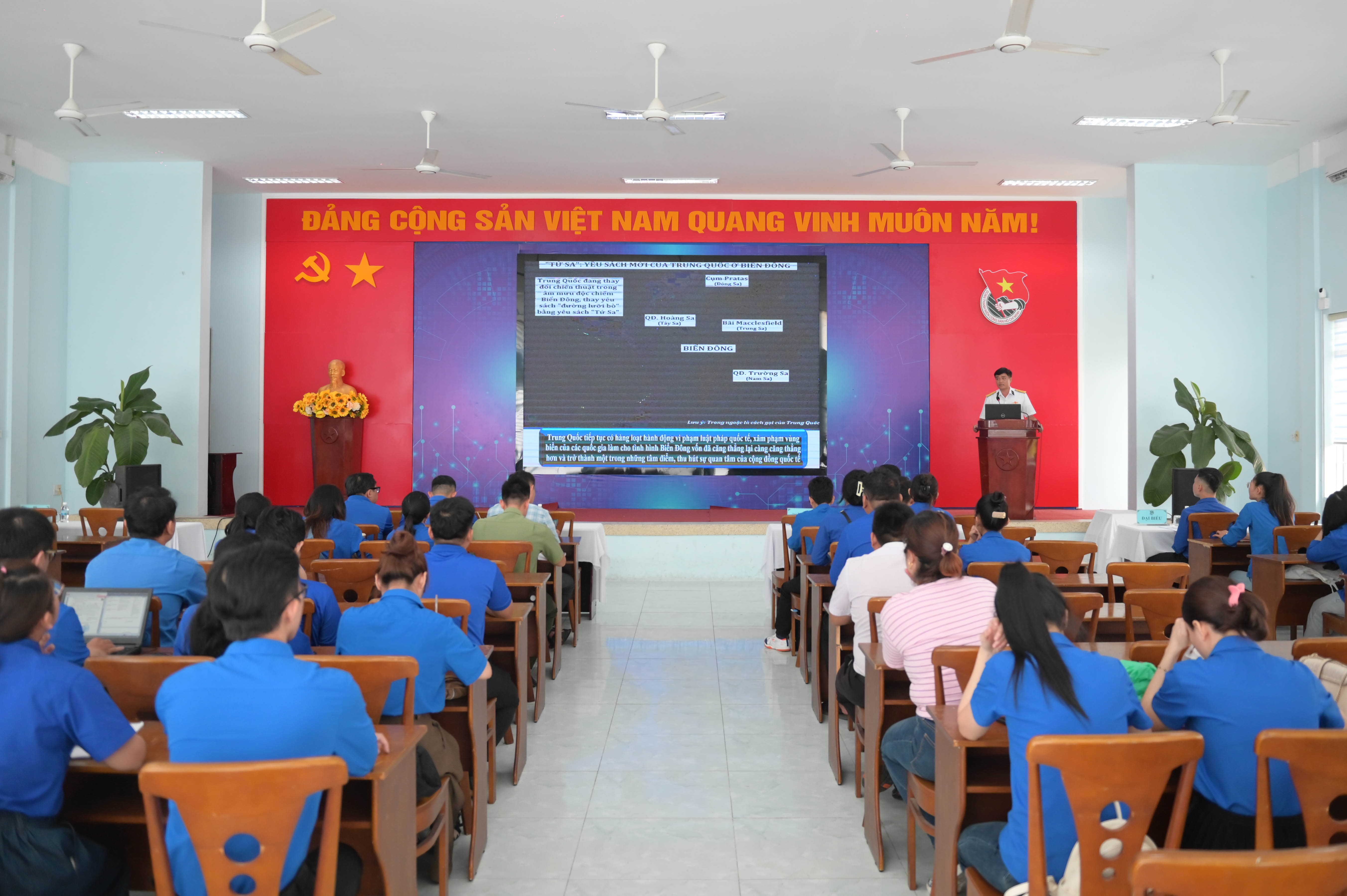 Tuyên truyền về biển, đảo cho các đoàn viên, thanh niên