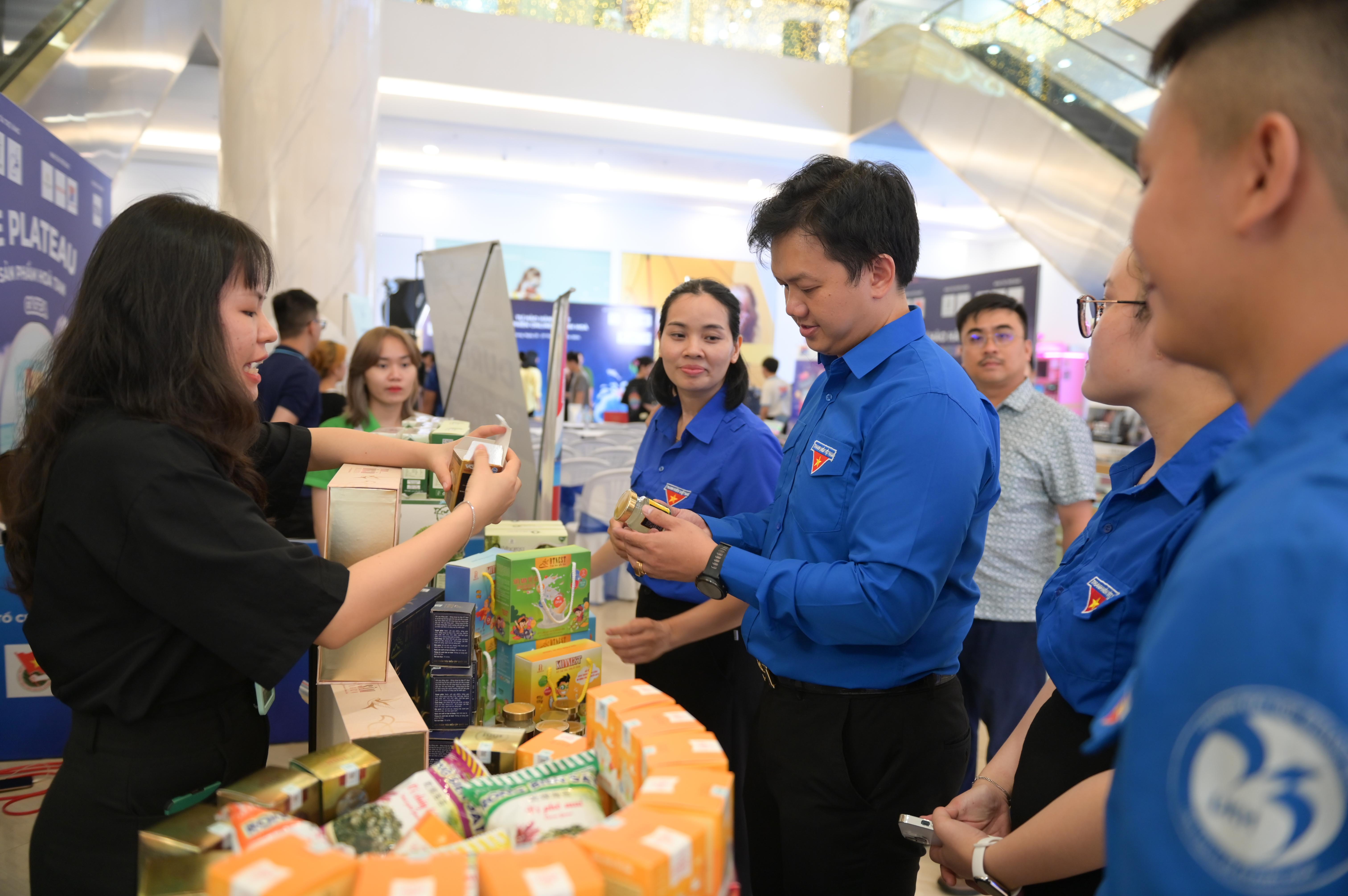 Tổ chức chương trình livestream bán hàng, trưng bày và quảng bá nông sản