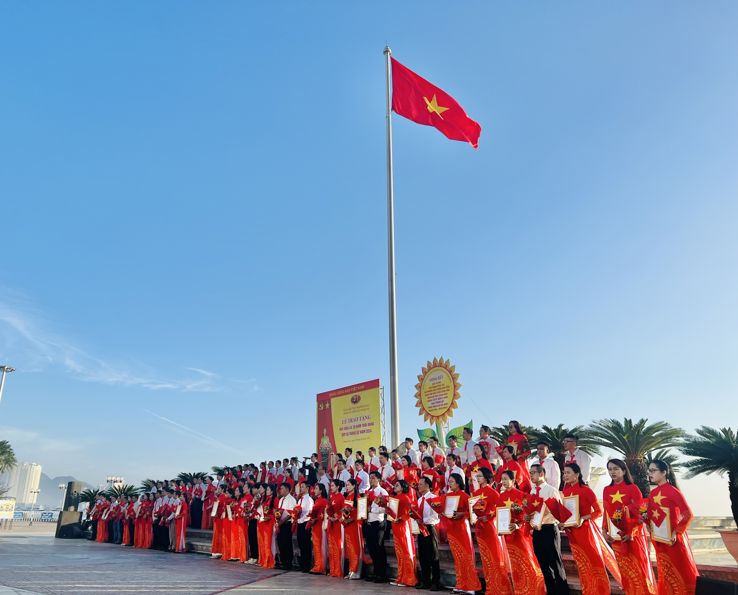 Đảng ủy Khối Các cơ quan tỉnh Khánh Hòa:: Phát động đợt thi đua đẩy mạnh công tác tạo nguồn phát triển đảng viên “Lớp đảng viên làm theo lời Bác”