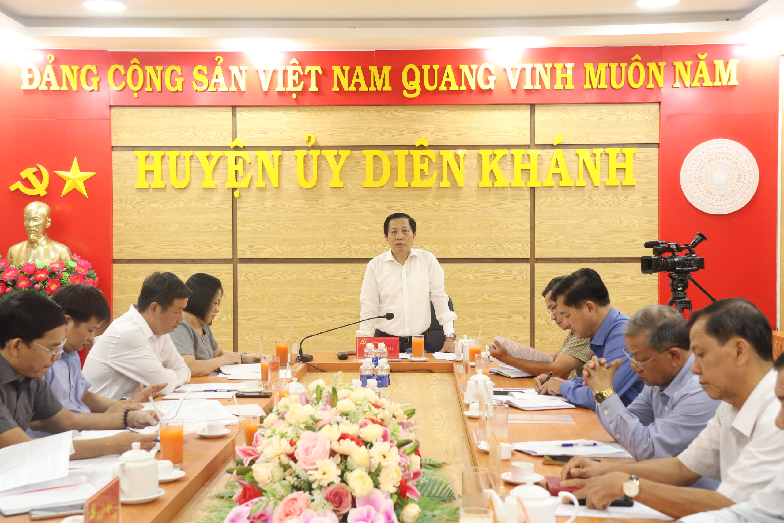 Phó Bí thư Tỉnh ủy Hà Quốc Trị:: Diên Khánh cần quyết liệt hơn nữa trong việc “Nâng cao tỷ lệ trưởng thôn, tổ trưởng tổ dân phố, trưởng ban công tác mặt trận là đảng viên”