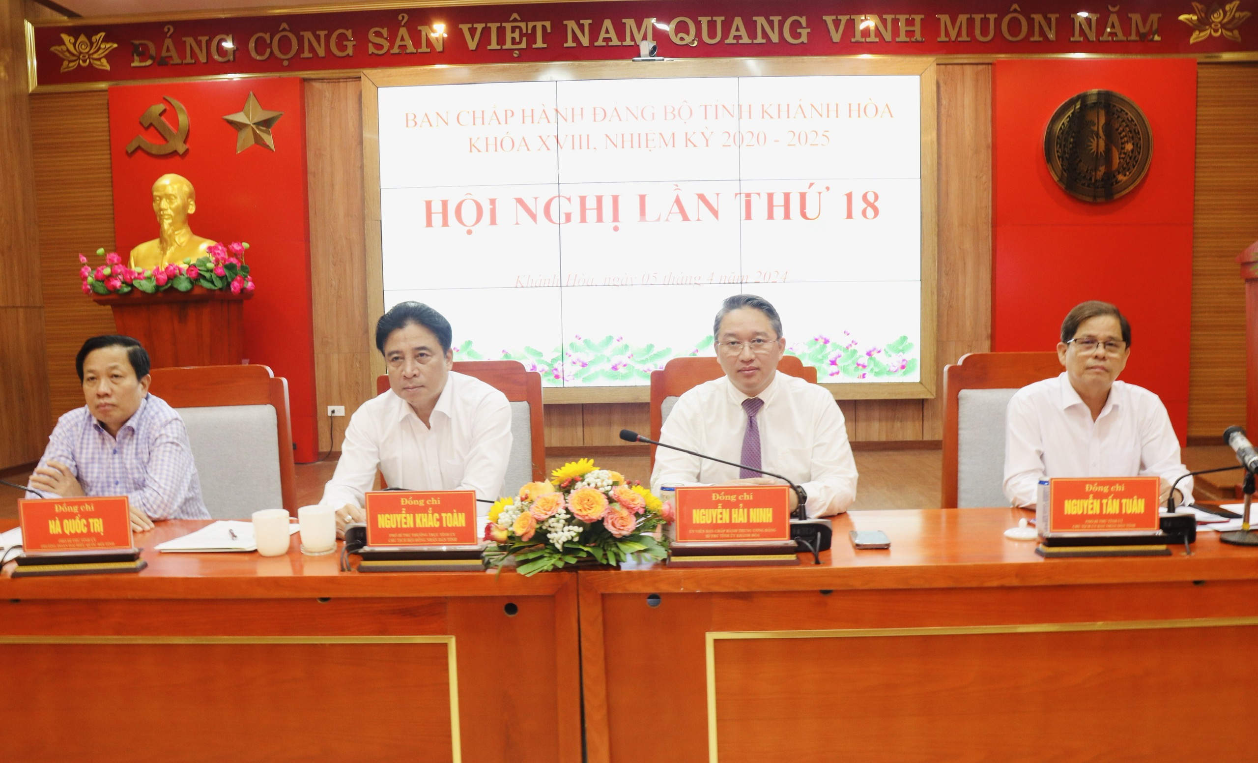 Bế mạc Hội nghị Tỉnh ủy Khánh Hòa lần thứ 18