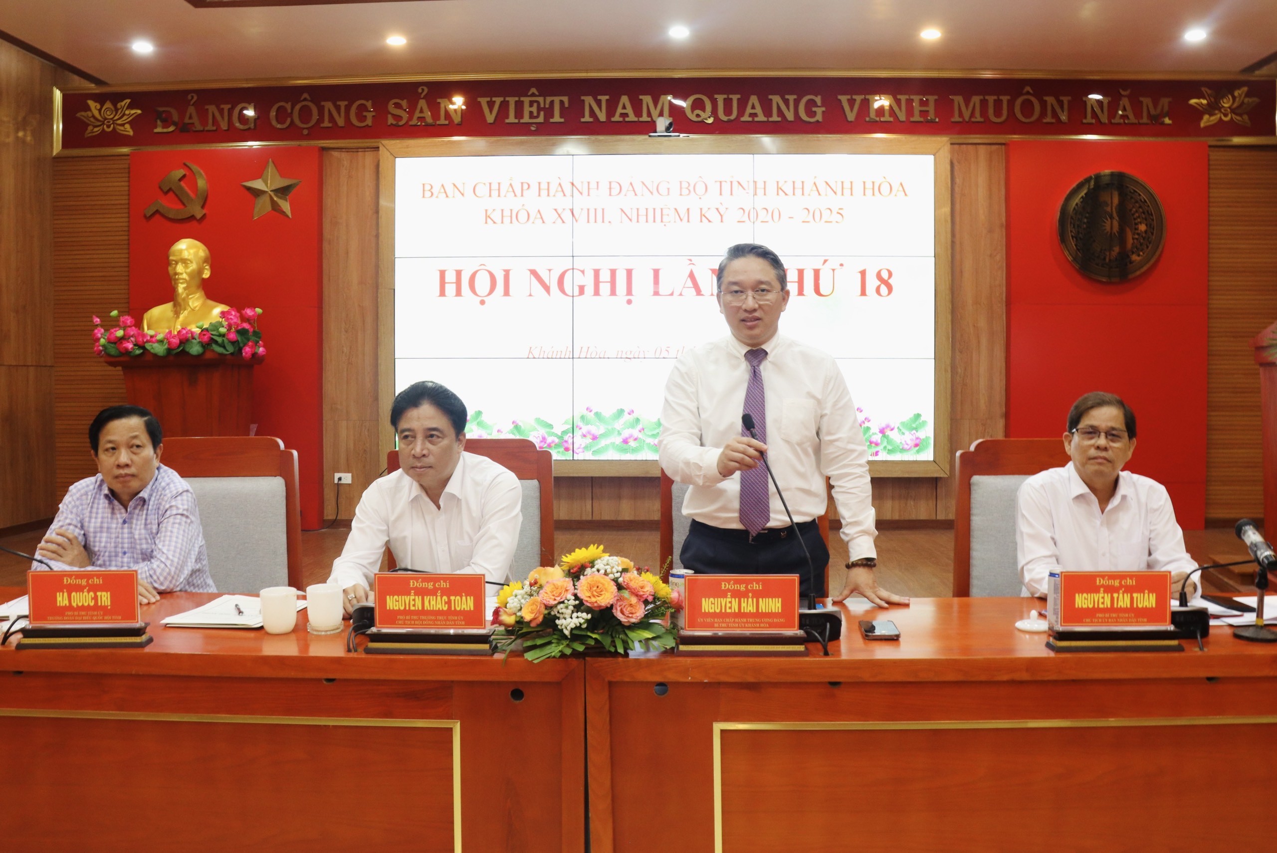 Bế mạc Hội nghị Tỉnh ủy Khánh Hòa lần thứ 18