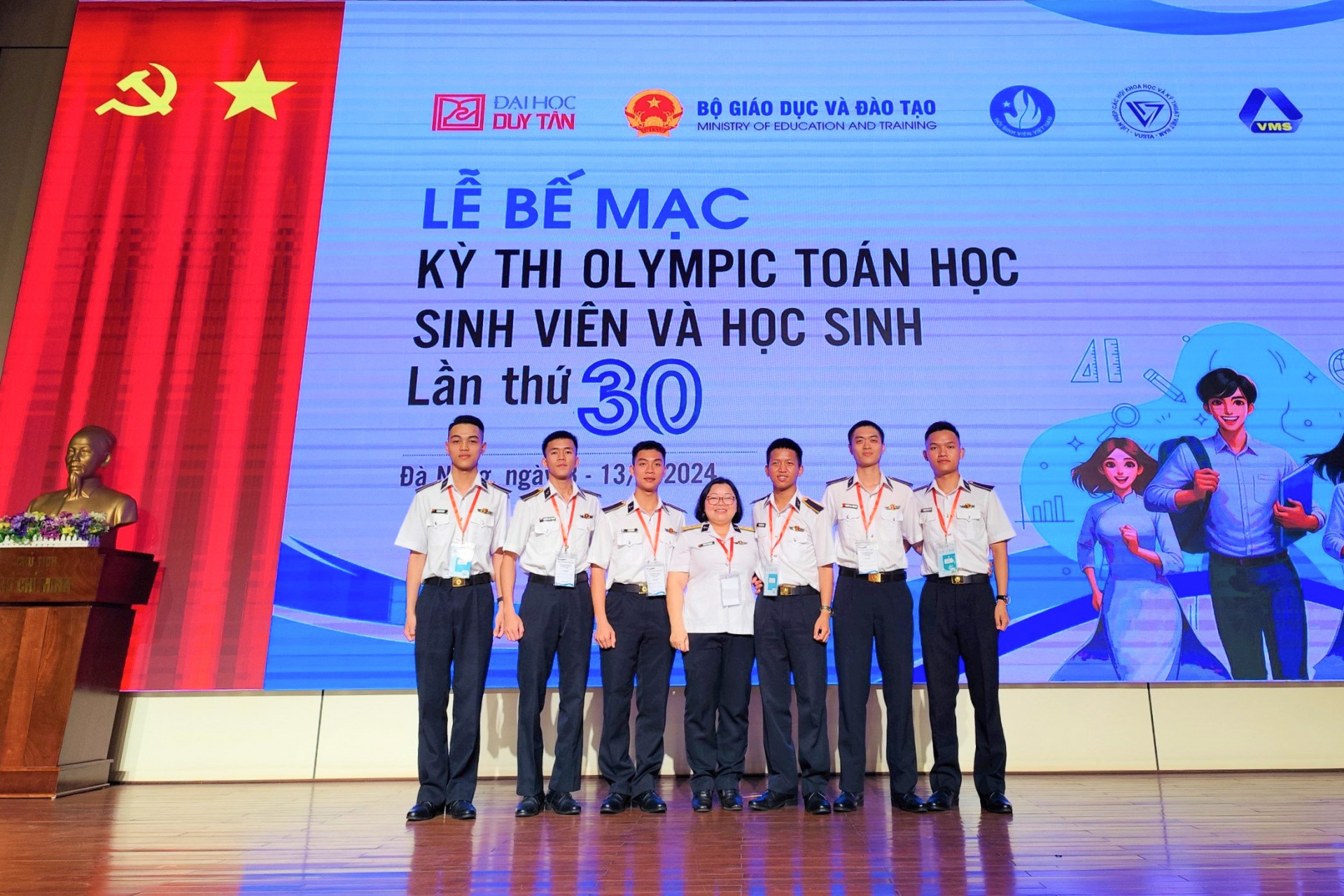 Các học viên của Học viện Hải quân đạt giải tại kỳ thi.