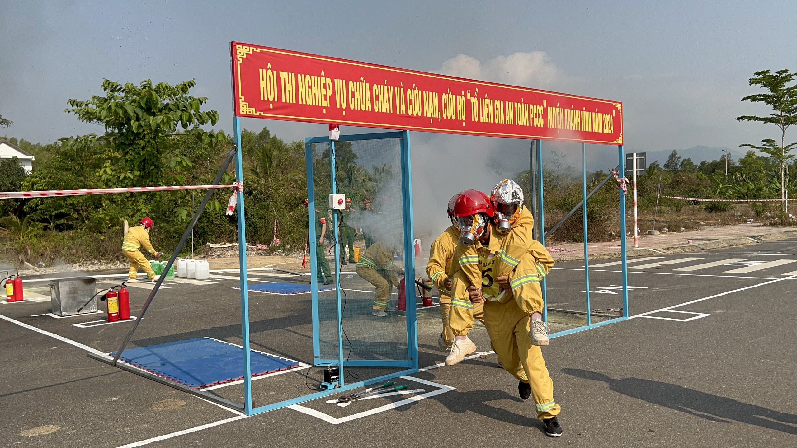 Khánh Vĩnh:: Hội thi nghiệp vụ chữa cháy và cứu nạn, cứu hộ “Tổ liên gia an toàn phòng cháy chữa cháy”