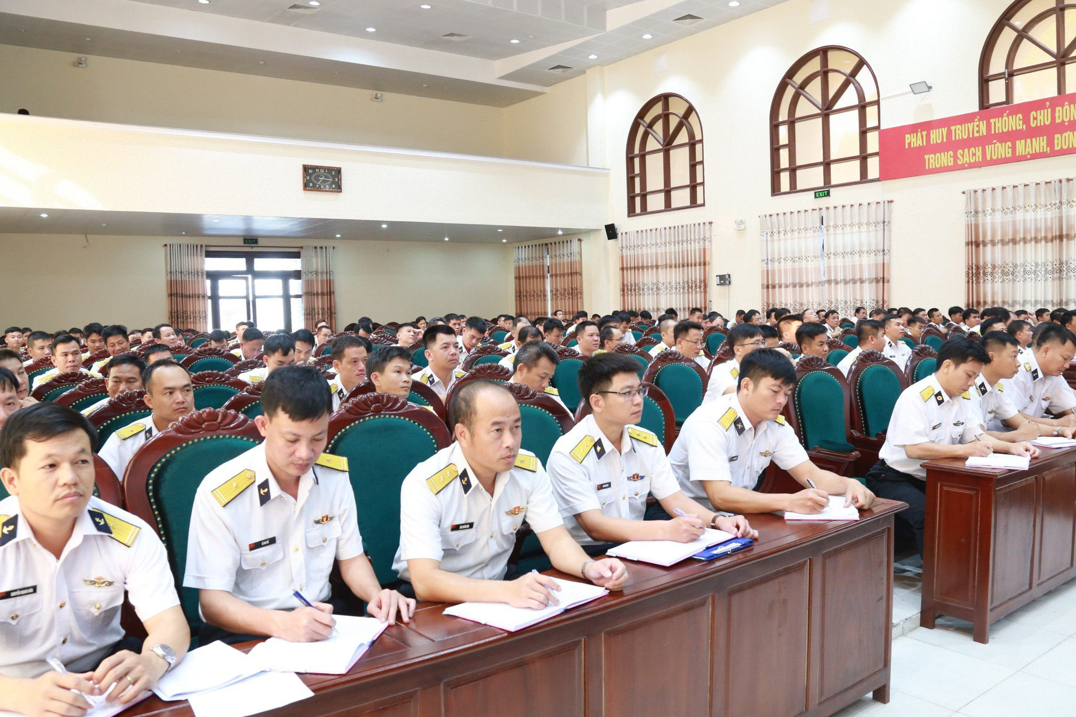 Quang cảnh hội nghị.