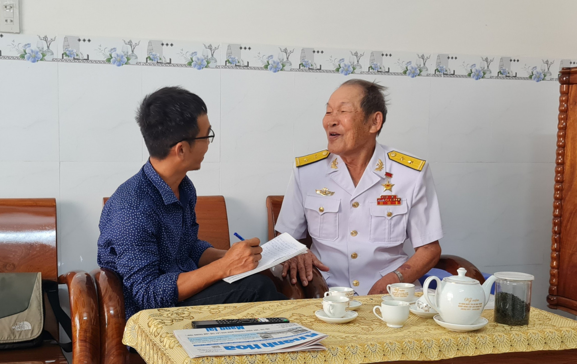 Anh hùng Phan Nhạn kể về ký ức những chuyến tàu không số với phóng viên.