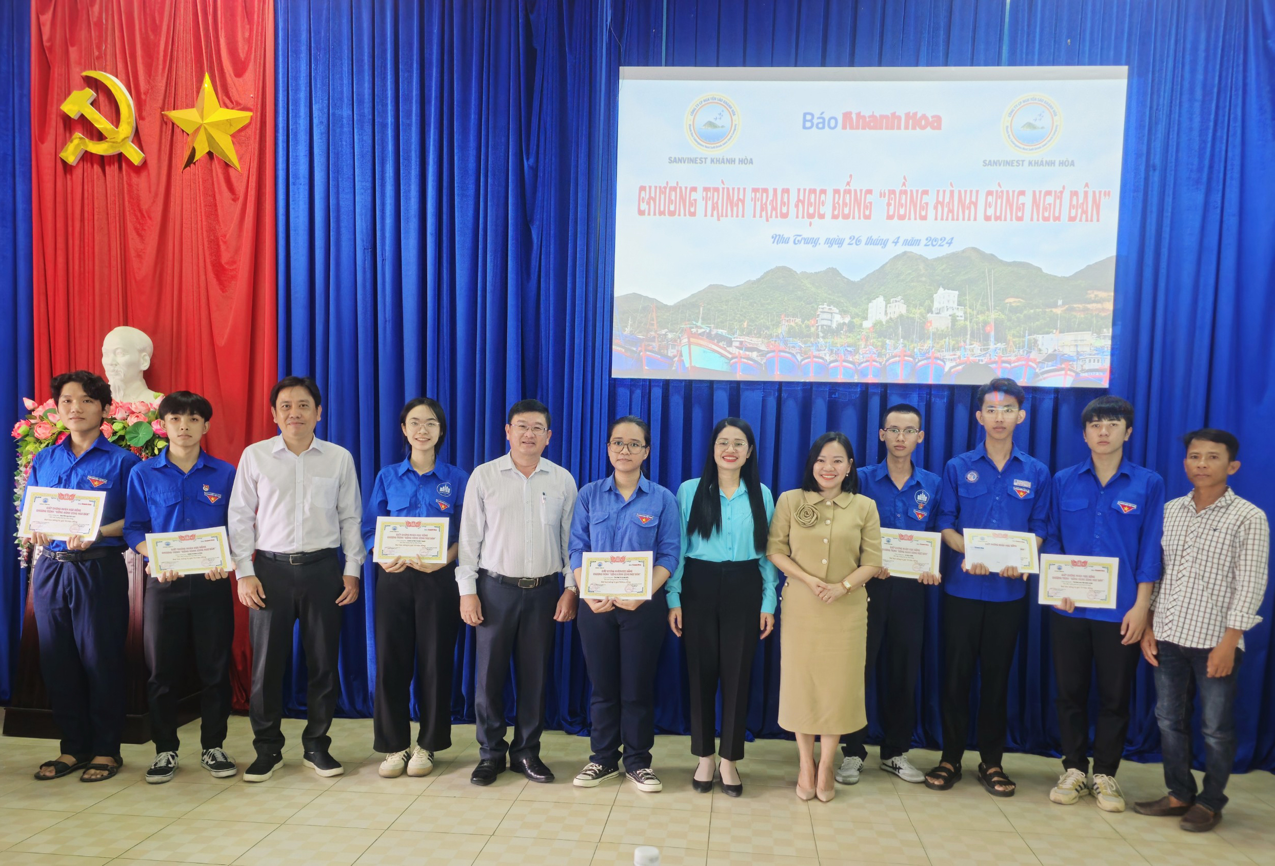 Báo Khánh Hòa - Sanvinest Khánh Hòa: Trao học bổng “Đồng hành cùng ngư dân” cho 7 sinh viên