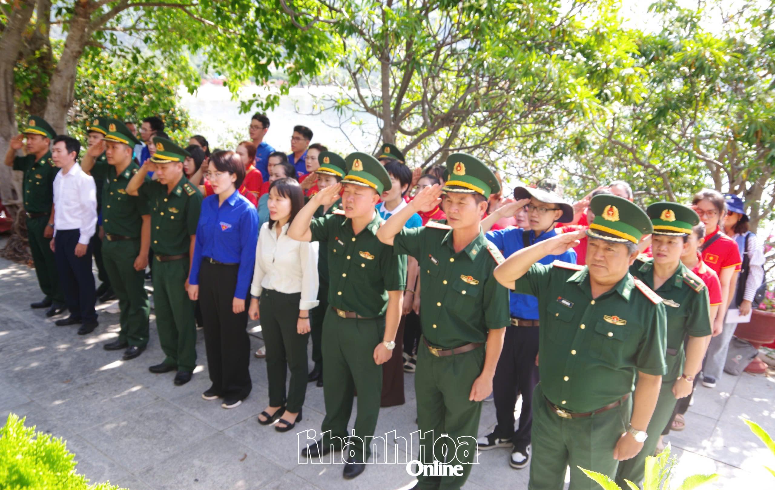 Hành trình về nguồn, giao lưu nghĩa tình biên giới hải đảo tại xã Ninh Phước