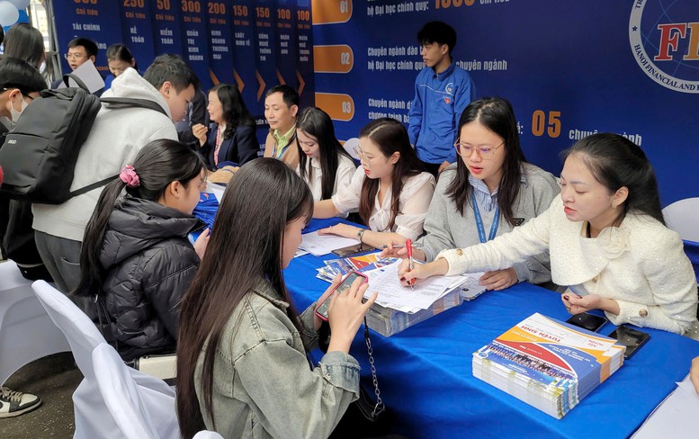 Các trường chịu trách nhiệm giải trình rõ ràng, có căn cứ khoa học và thực tiễn cho mỗi tổ hợp, phương thức xét tuyển được lựa chọn - Ảnh: VGP